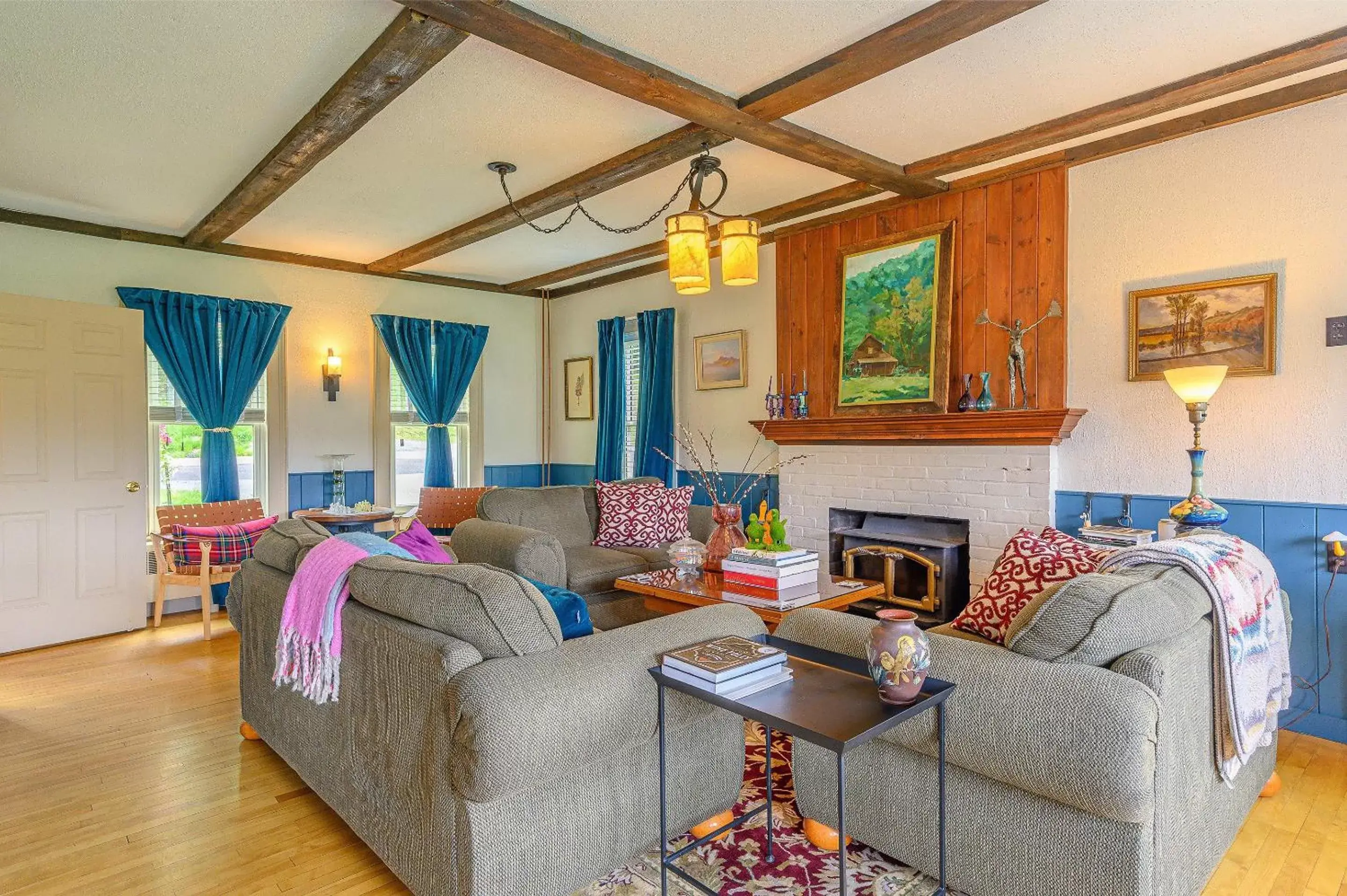 Living room, Seating Area in Brass Lantern Inn