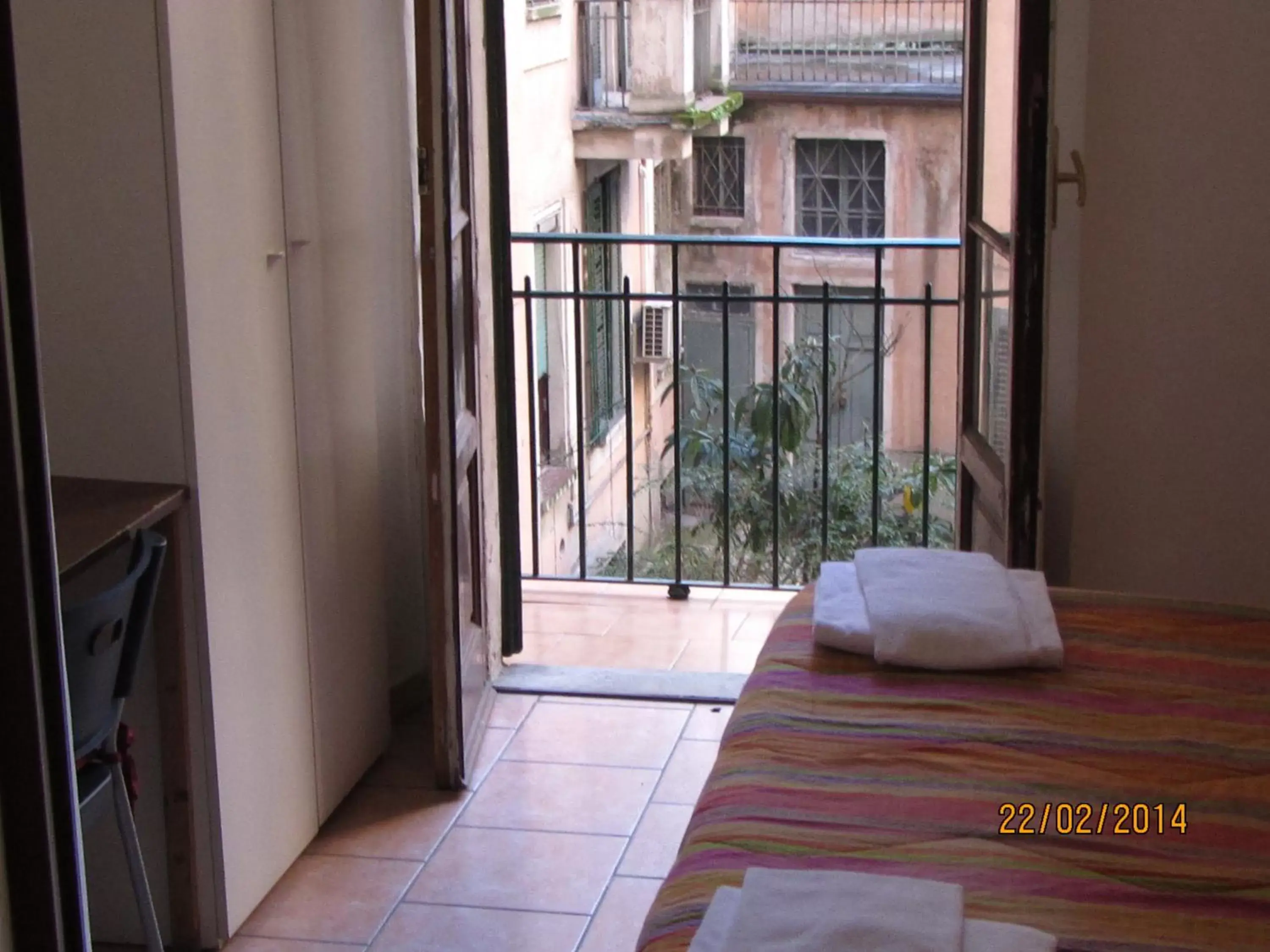 Balcony/Terrace, Bed in Hotel Gambara