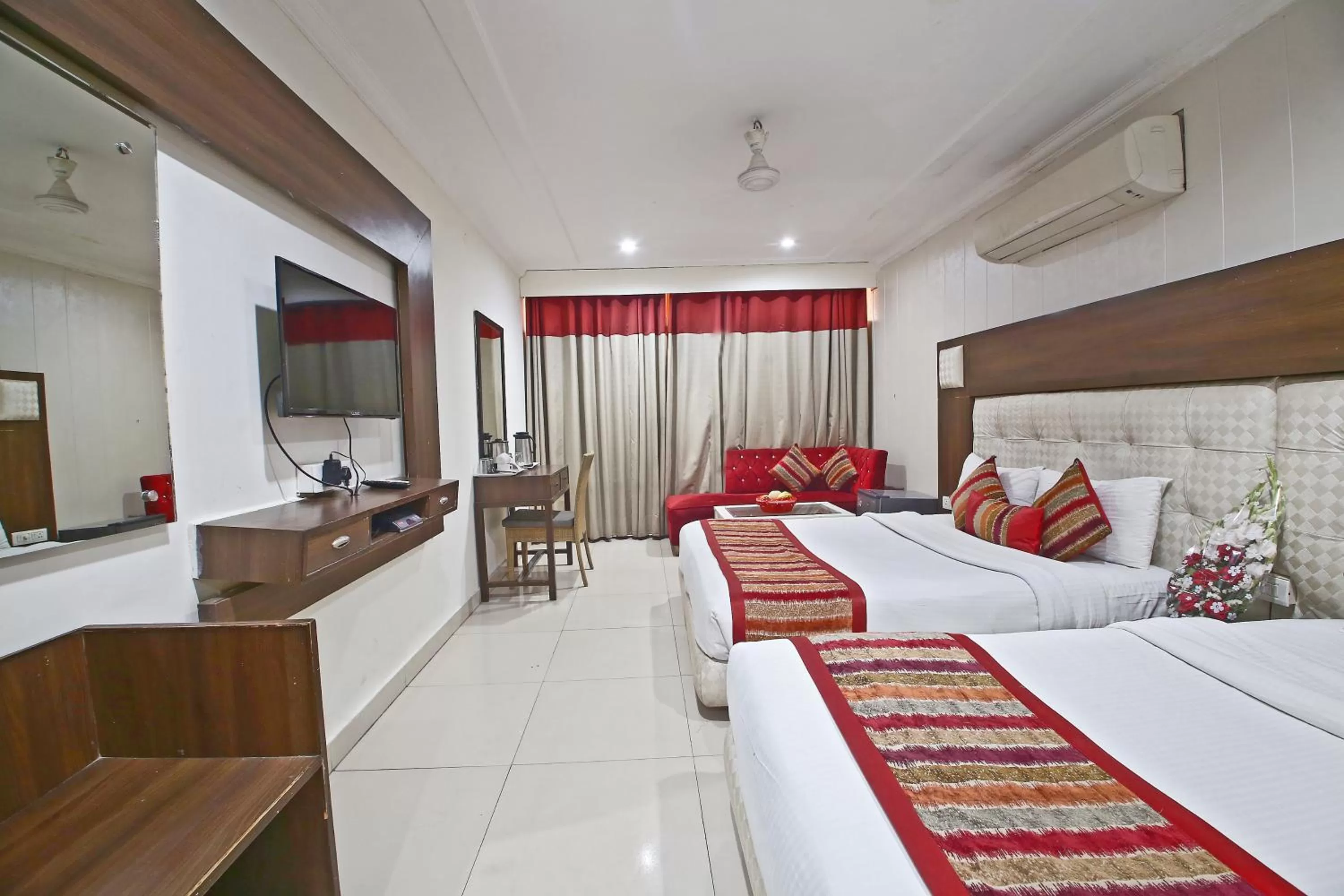 Photo of the whole room, Bed in Hotel Diamond Plaza