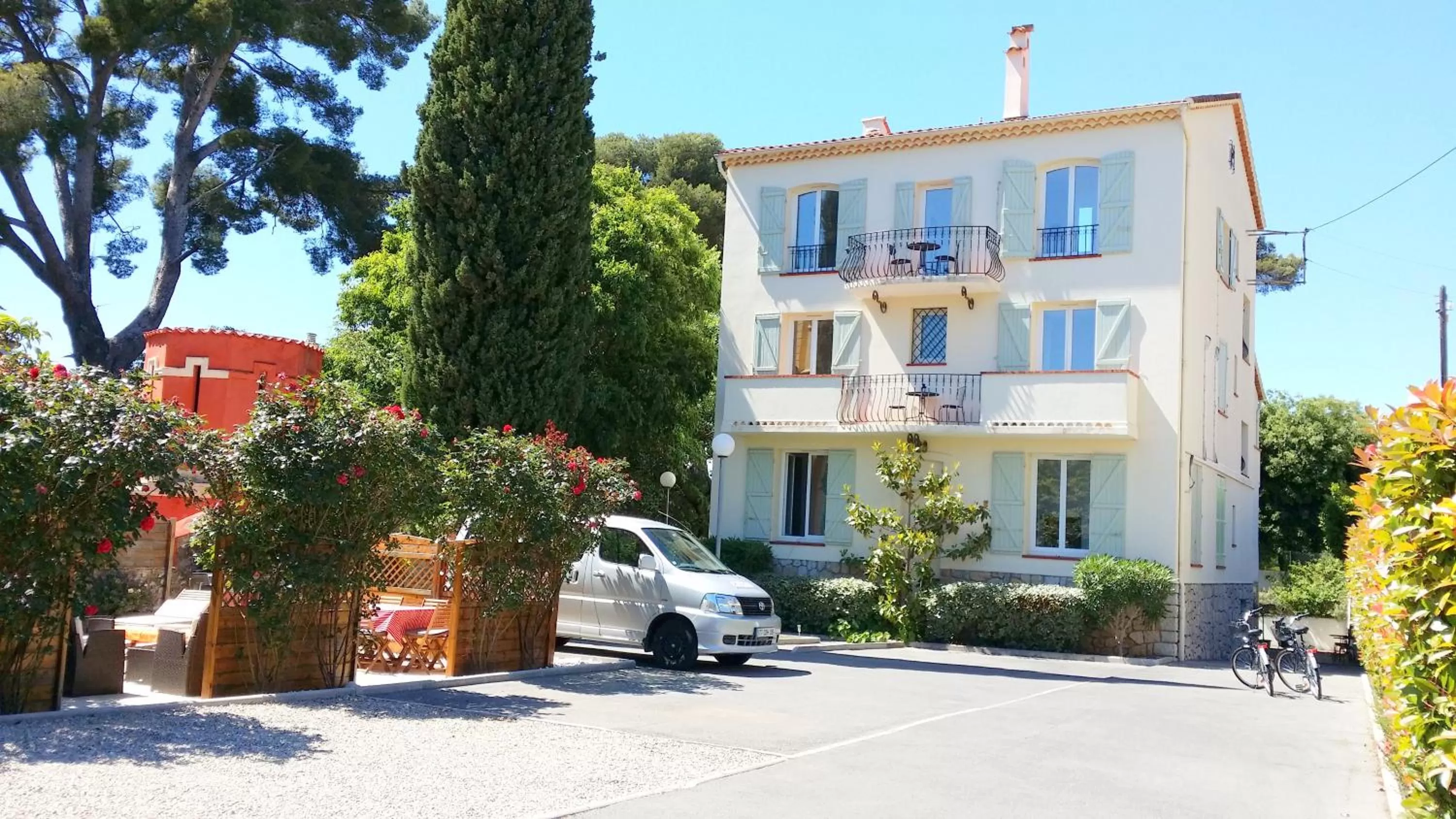 Facade/entrance in Kimi Résidence