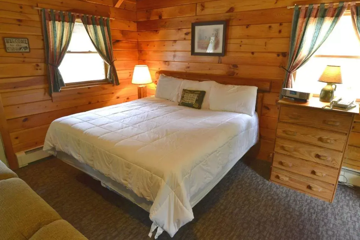 Bedroom, Bed in New England Inn & Lodge