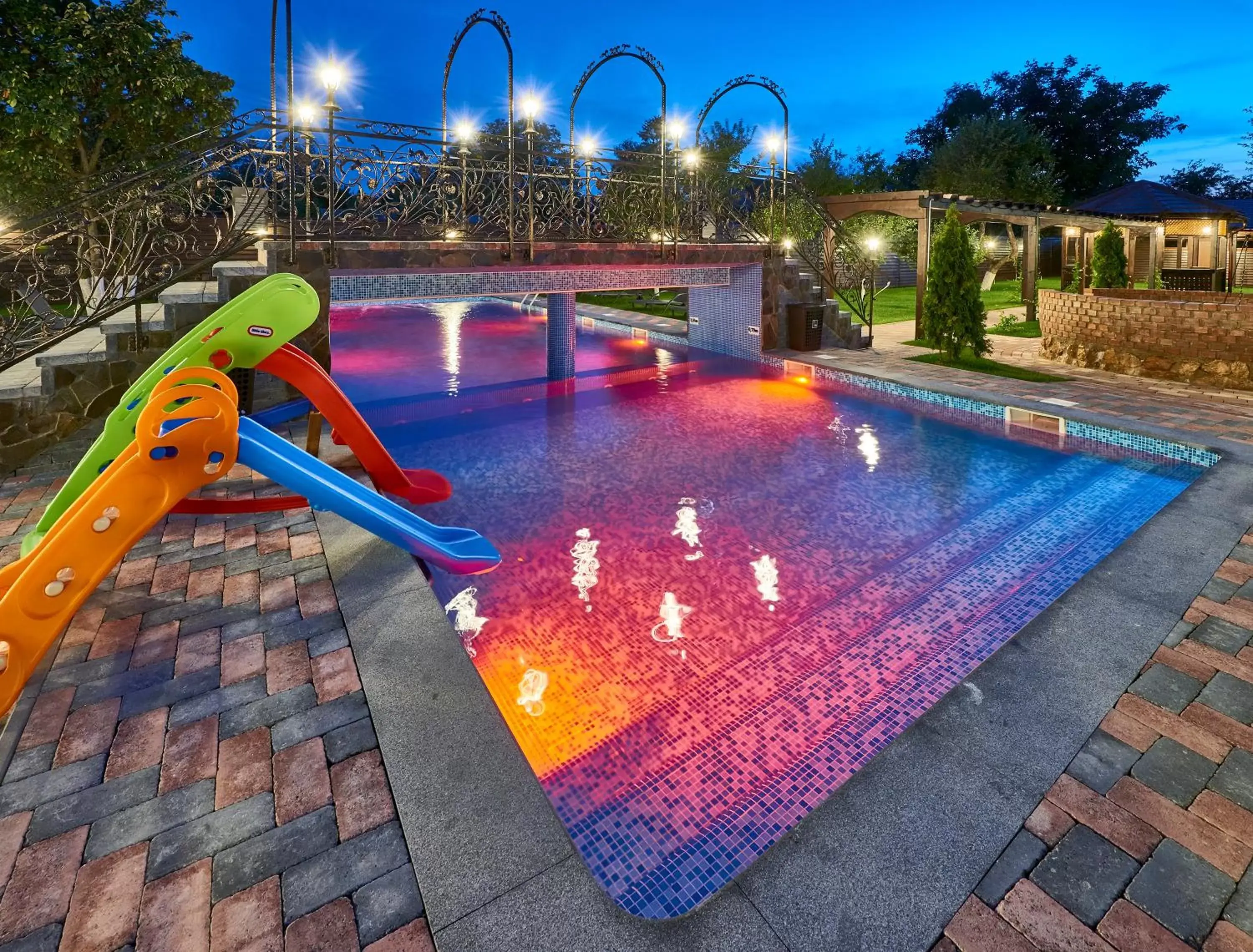 Garden, Swimming Pool in Resort Ambient