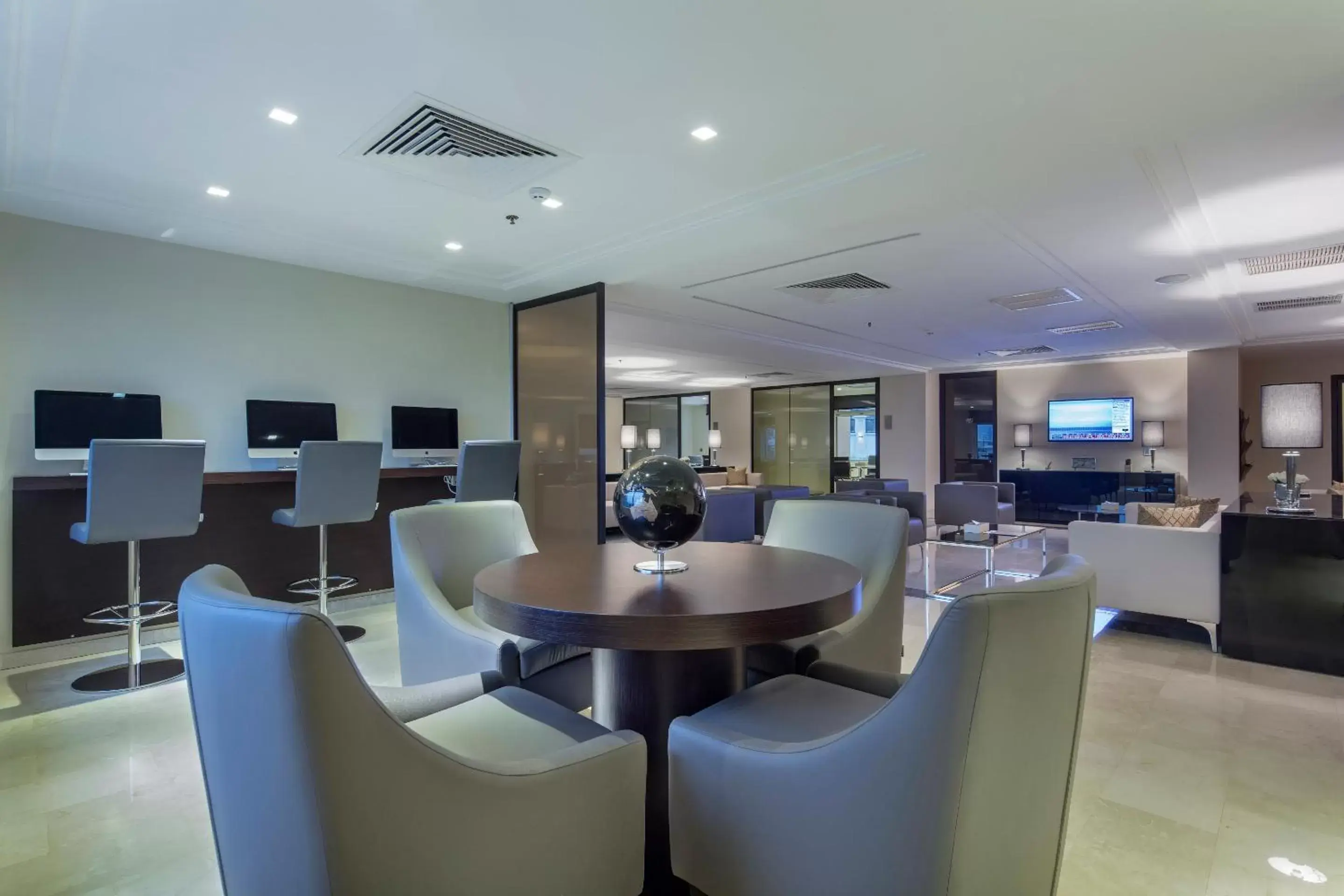 Business facilities, Lounge/Bar in Fraser Suites Abuja