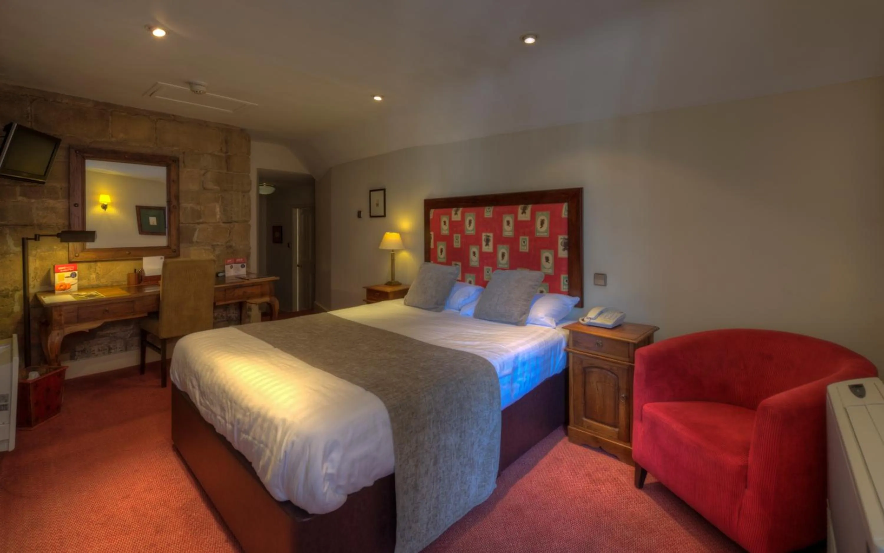 Photo of the whole room, Bed in Dog & Partridge by Chef & Brewer Collection