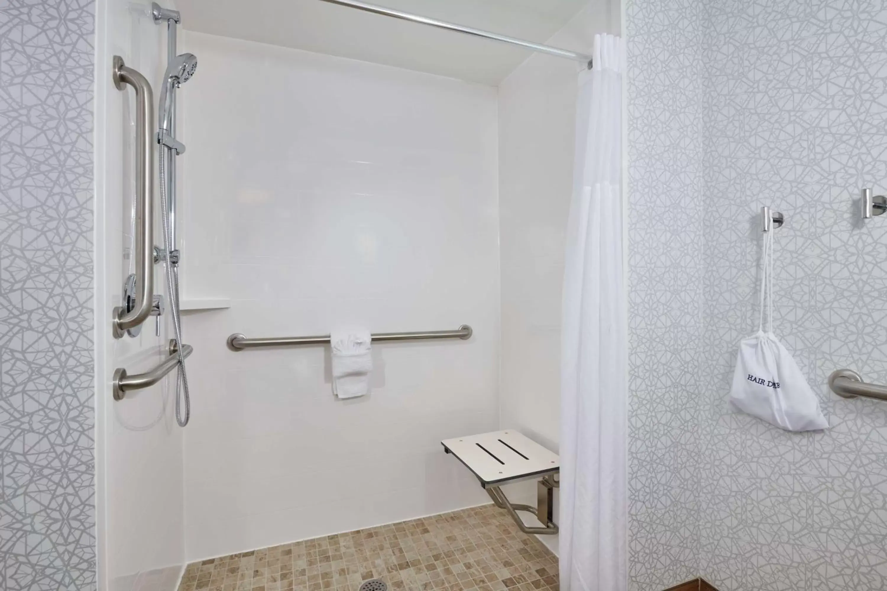 Bathroom in Hampton Inn Wilmington-Medical Park