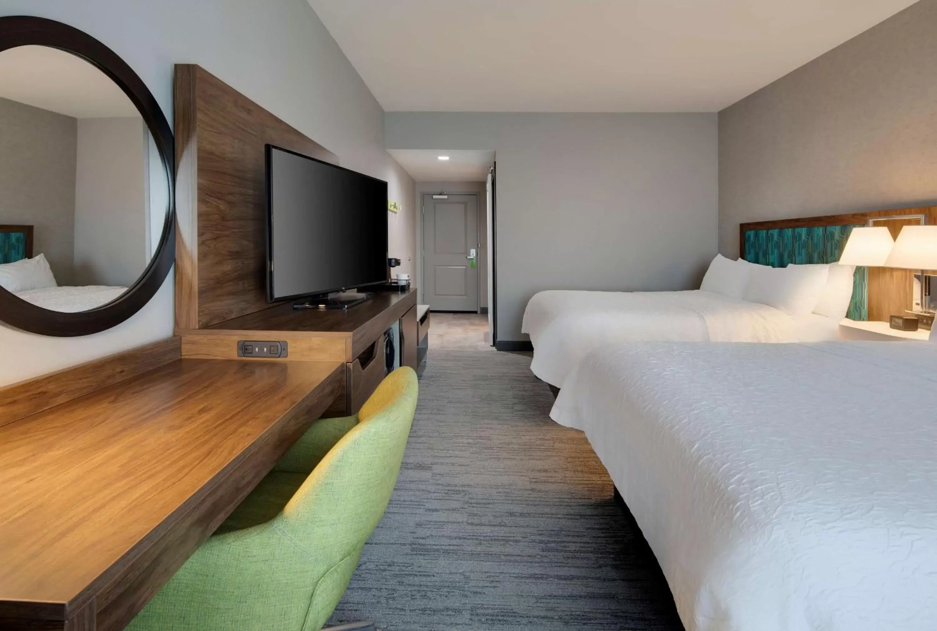 Bedroom, TV/Entertainment Center in Hampton Inn & Suites D'Iberville Biloxi