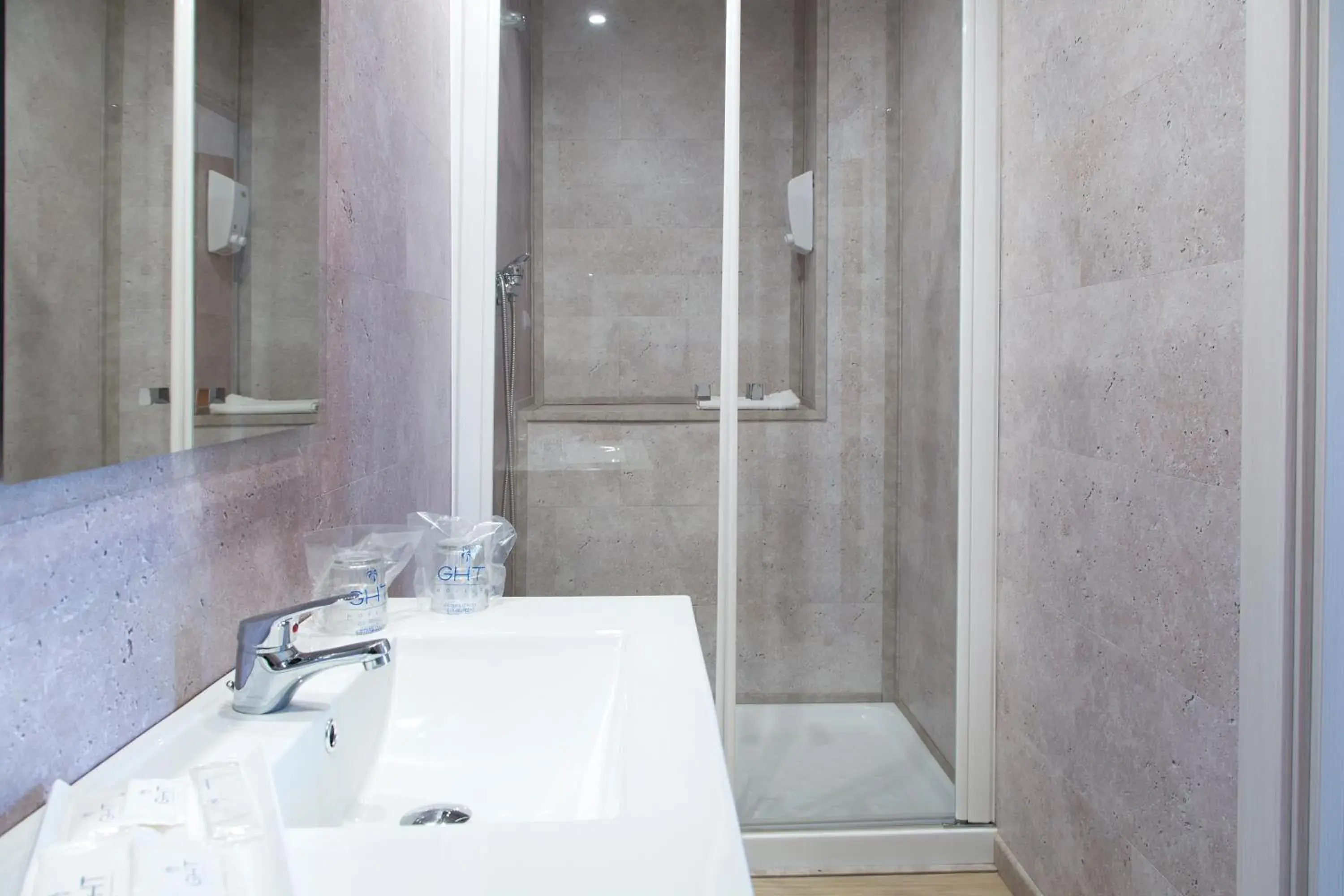 Bathroom in GHT Balmes, Hotel-Aparthotel&SPLASH