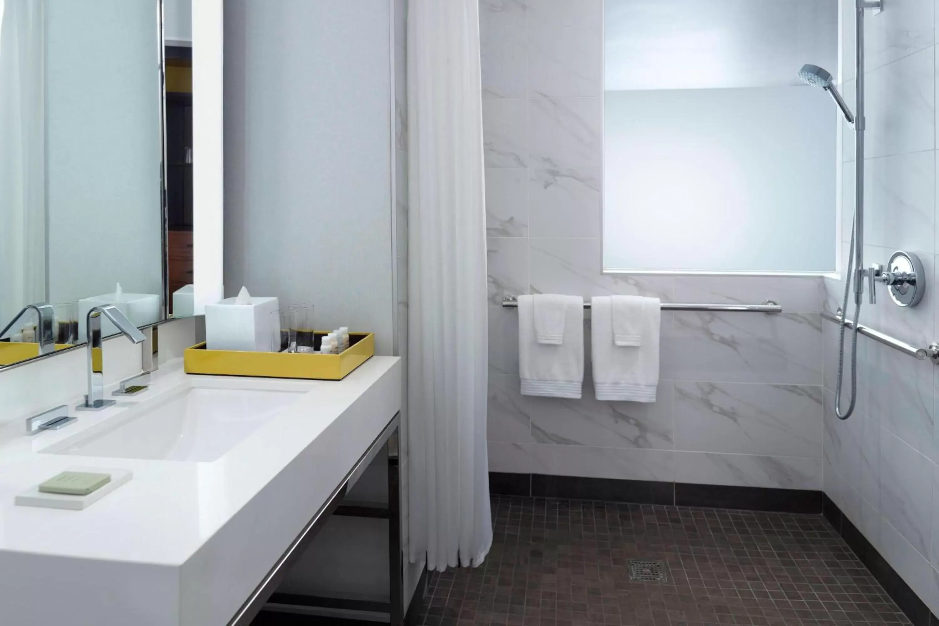 Bathroom in Renaissance Atlanta Airport Gateway Hotel