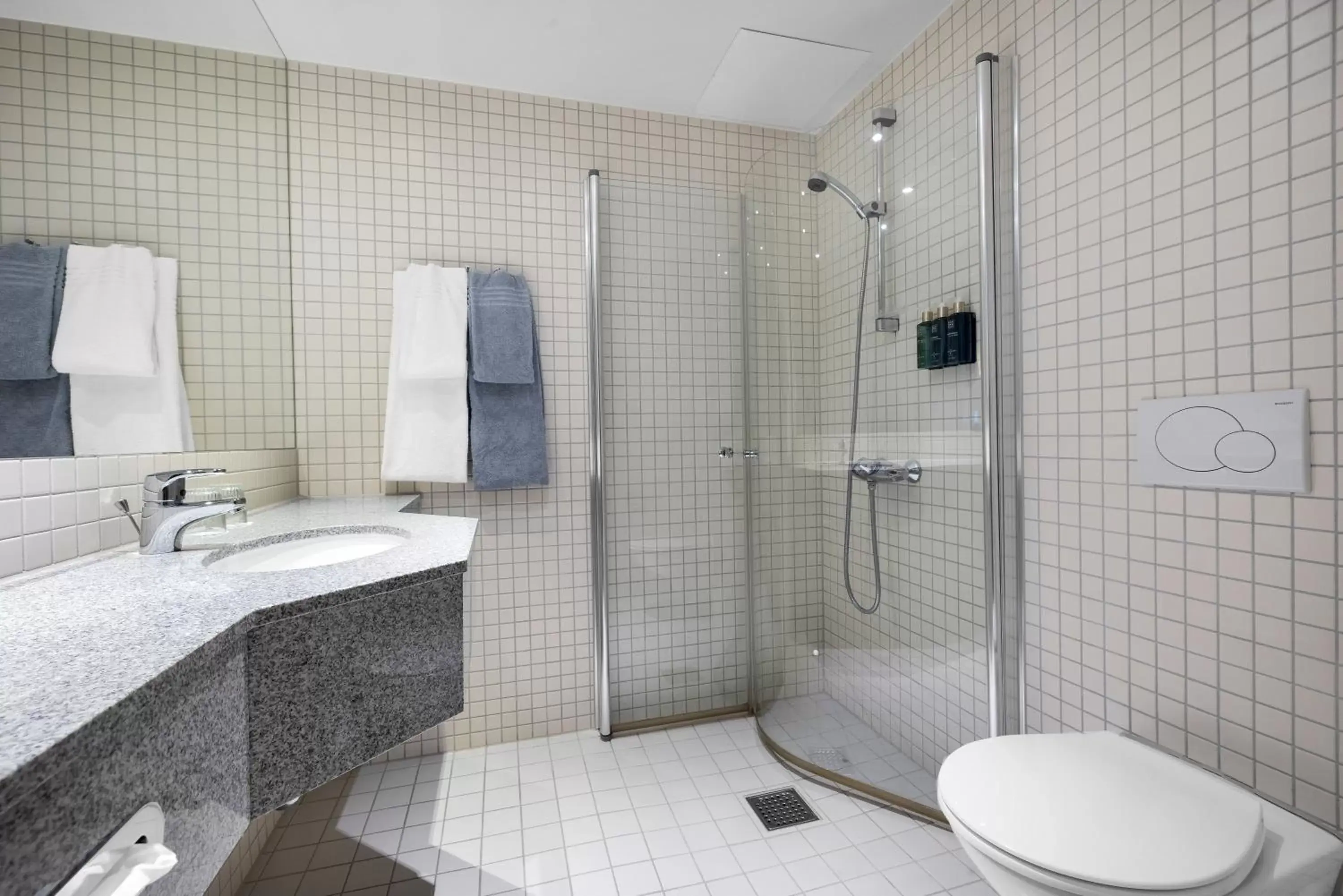 Shower, Bathroom in Clarion Hotel Tyholmen