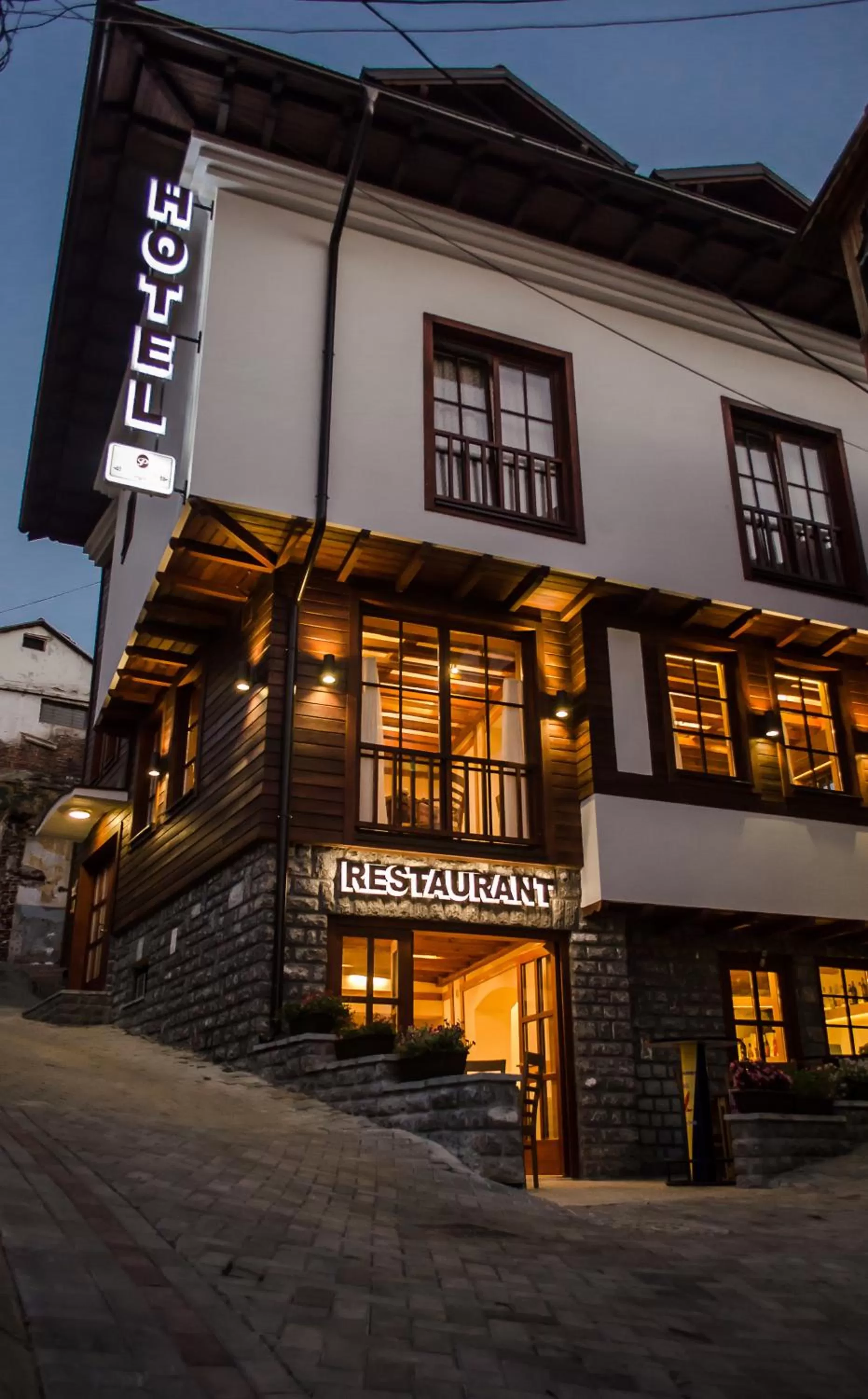 Facade/entrance in Hotel Prizreni