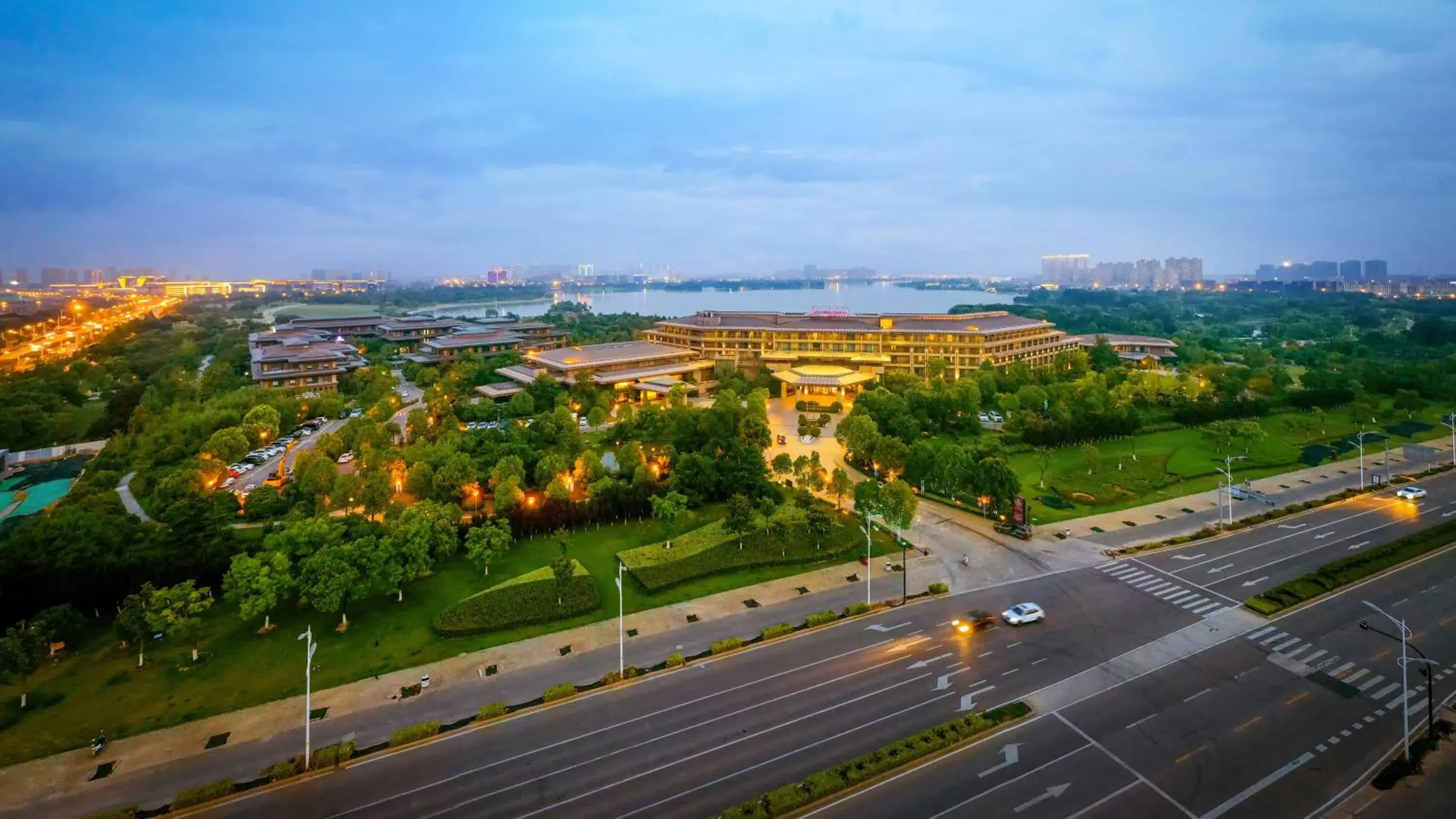 Property building in Crowne Plaza Xuzhou Dalong Lake by IHG Property building in Crowne Plaza Xuzhou Dalong Lake by IHG