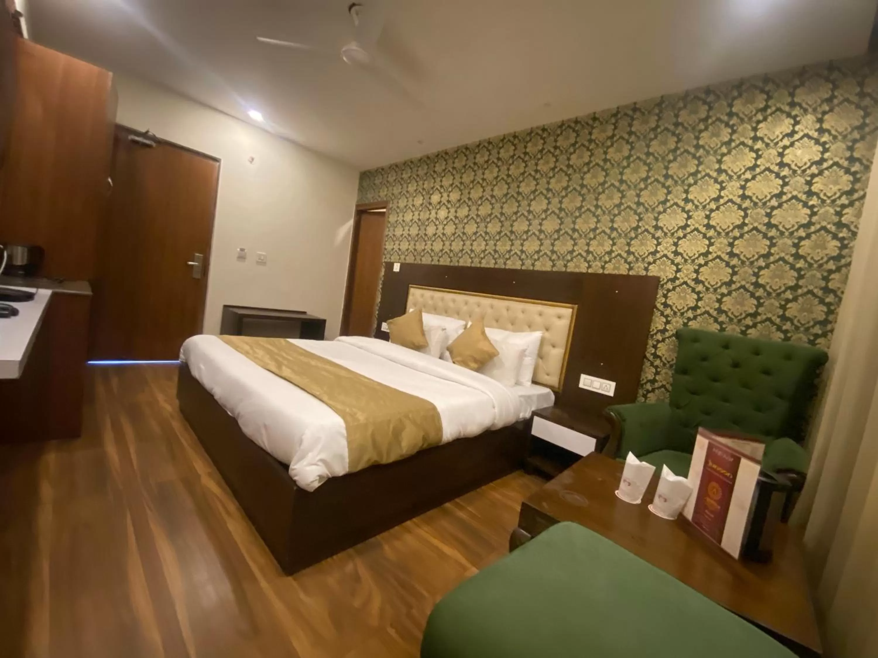 Bed in Hotel Ambika Resort Manali
