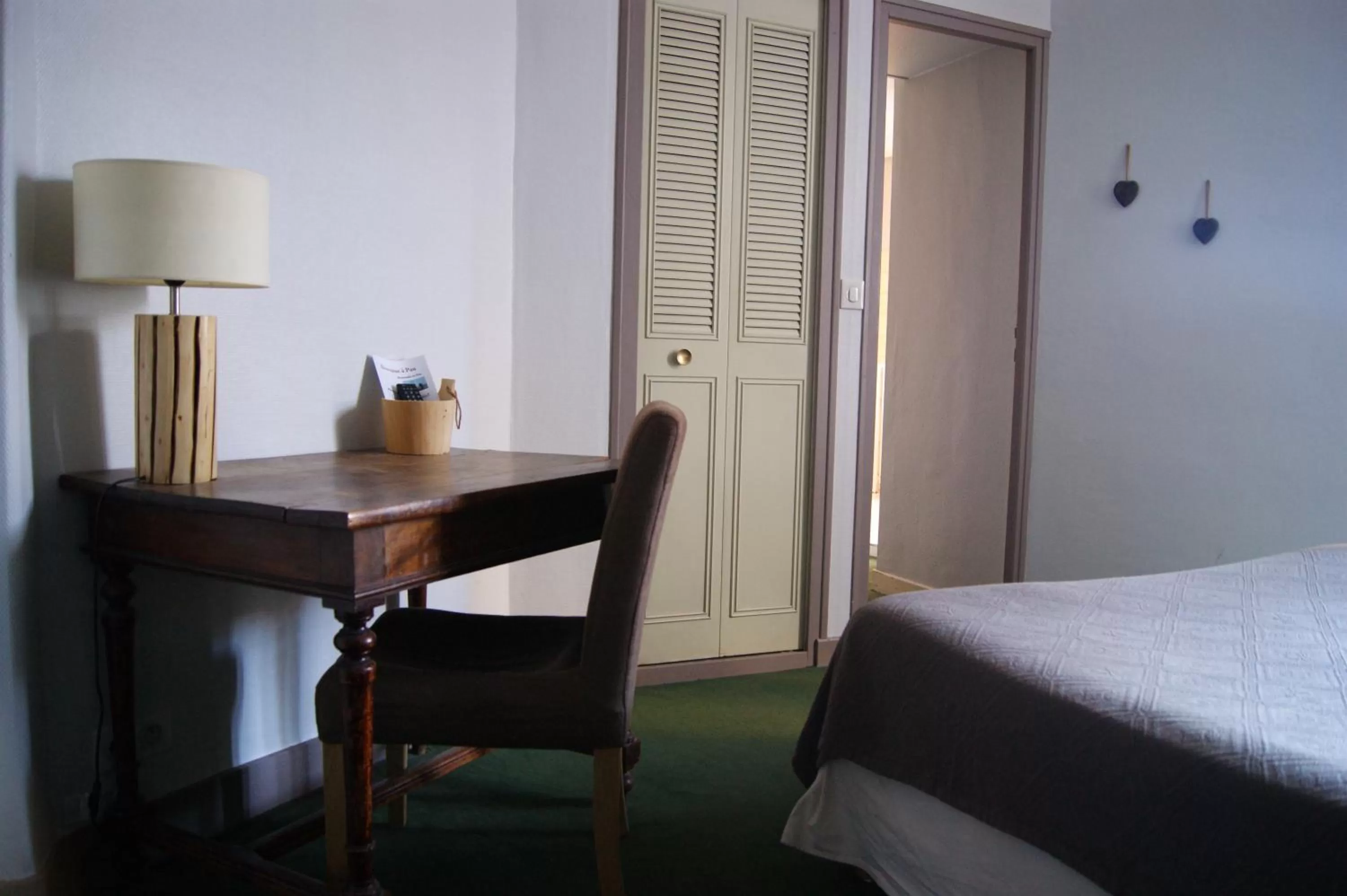 Photo of the whole room in Hôtel Central