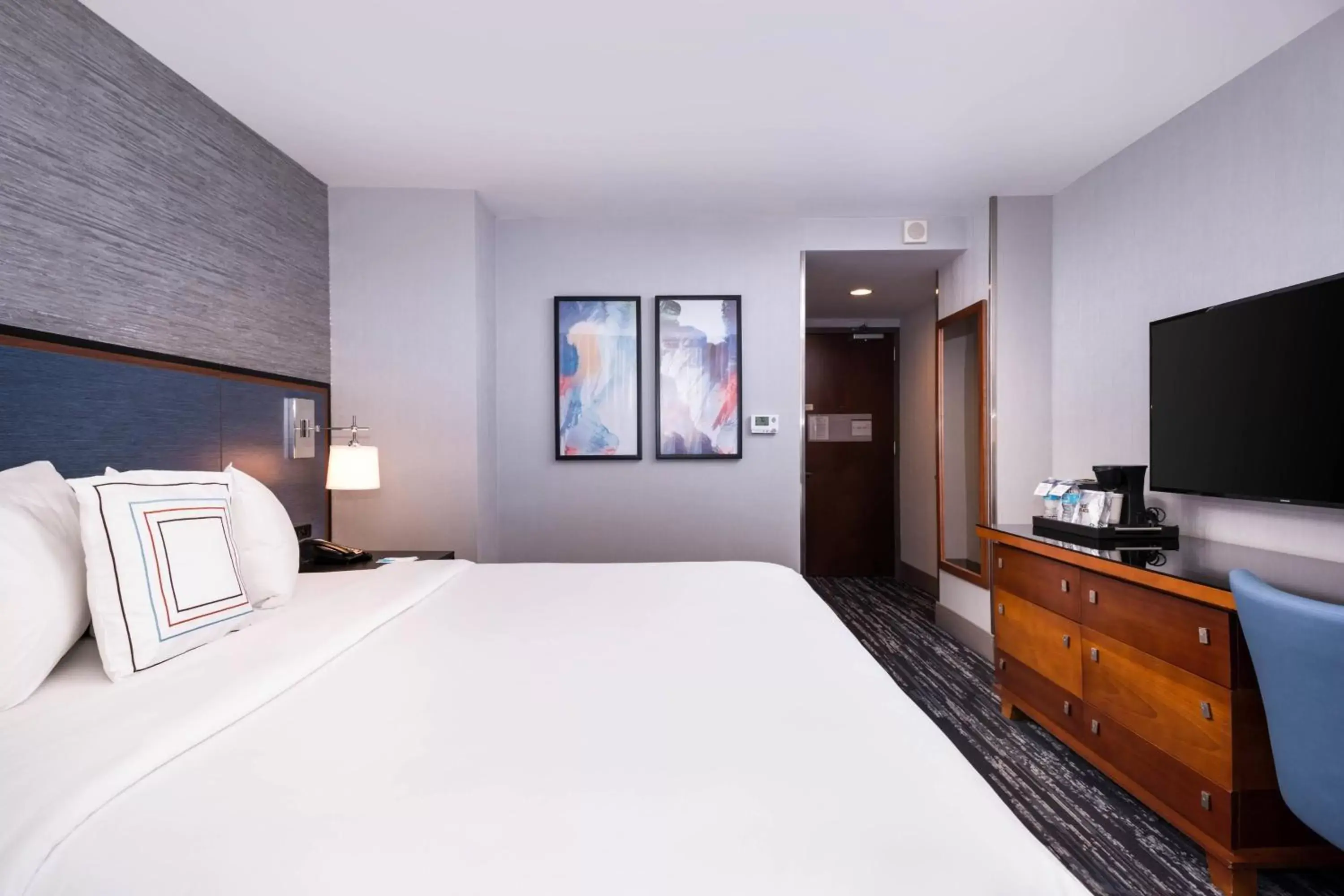 Photo of the whole room, Bed in Fairfield Inn & Suites By Marriott New York Manhattan/Times Square