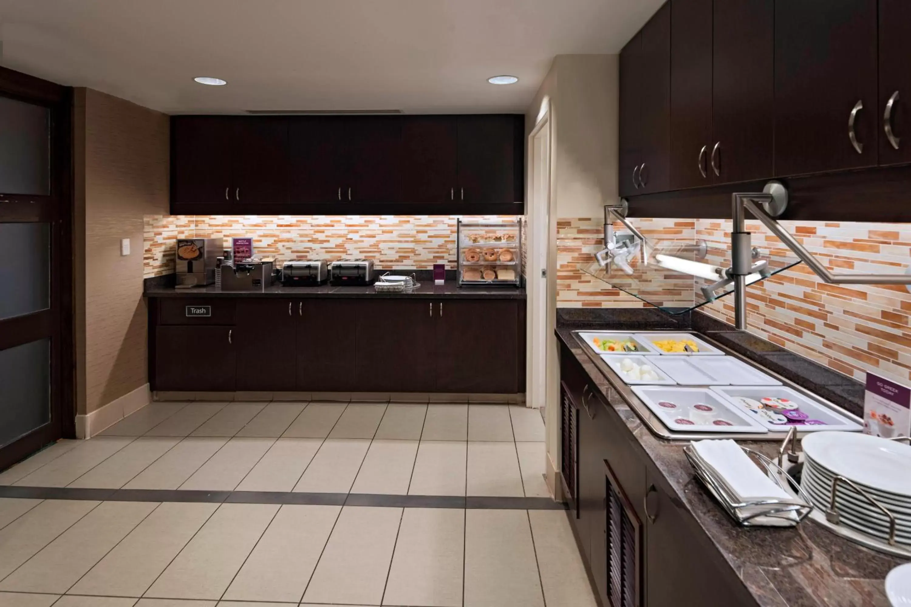 Breakfast, Kitchen/Kitchenette in Residence Inn by Marriott Omaha West