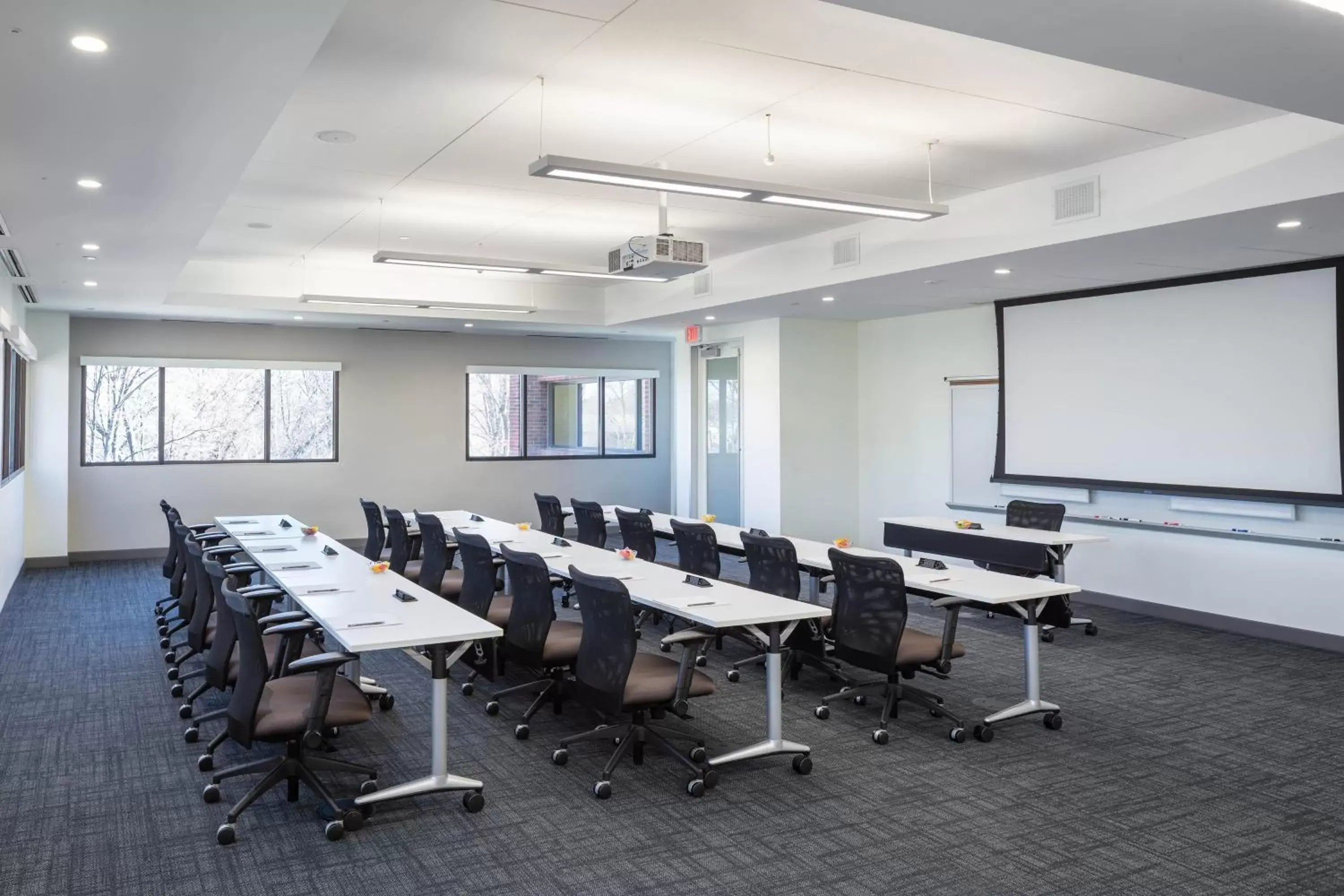 Meeting/conference room in Four Points by Sheraton Norwood Conference Center