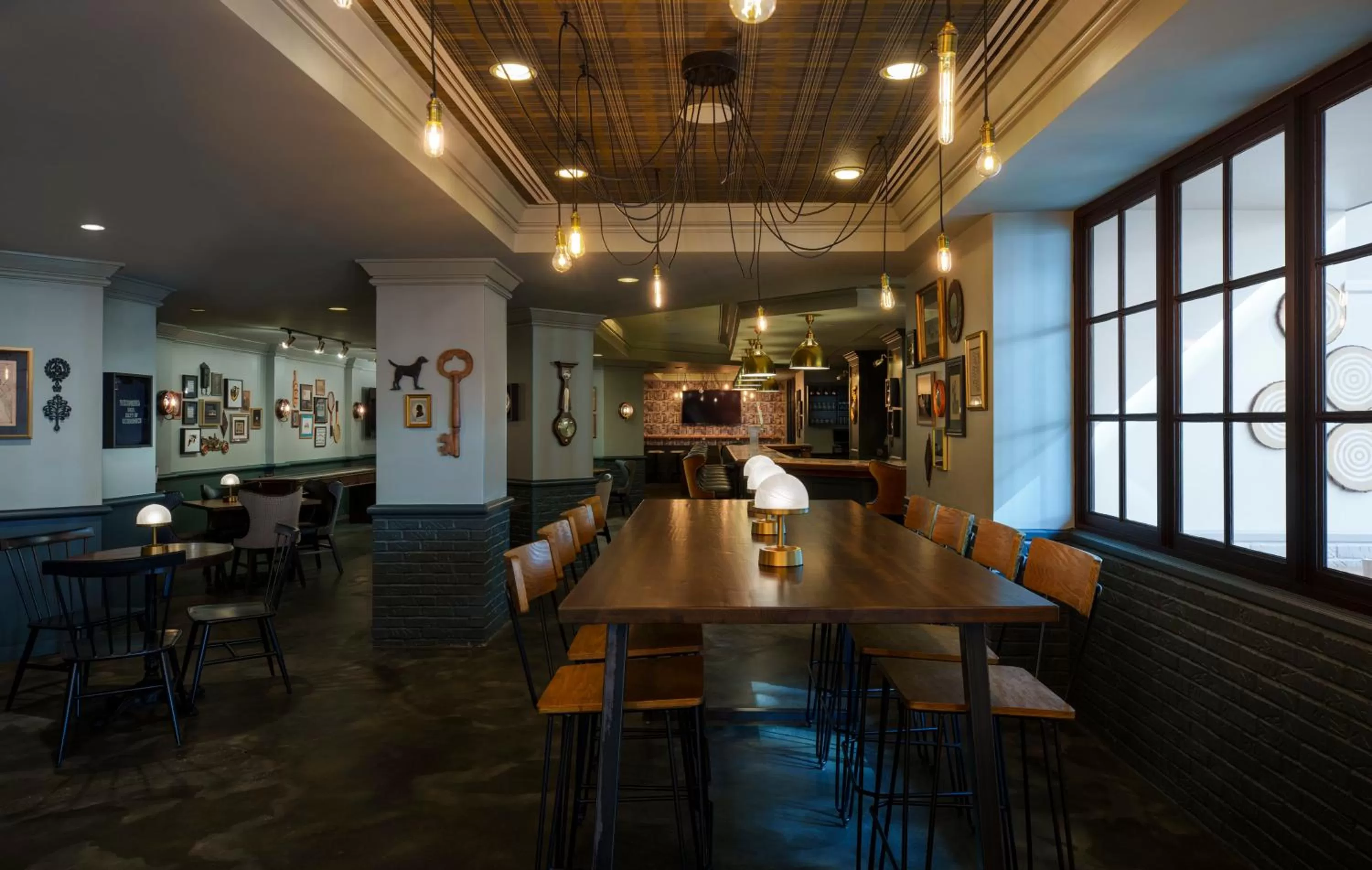 Decorative detail in Omni Richmond Hotel