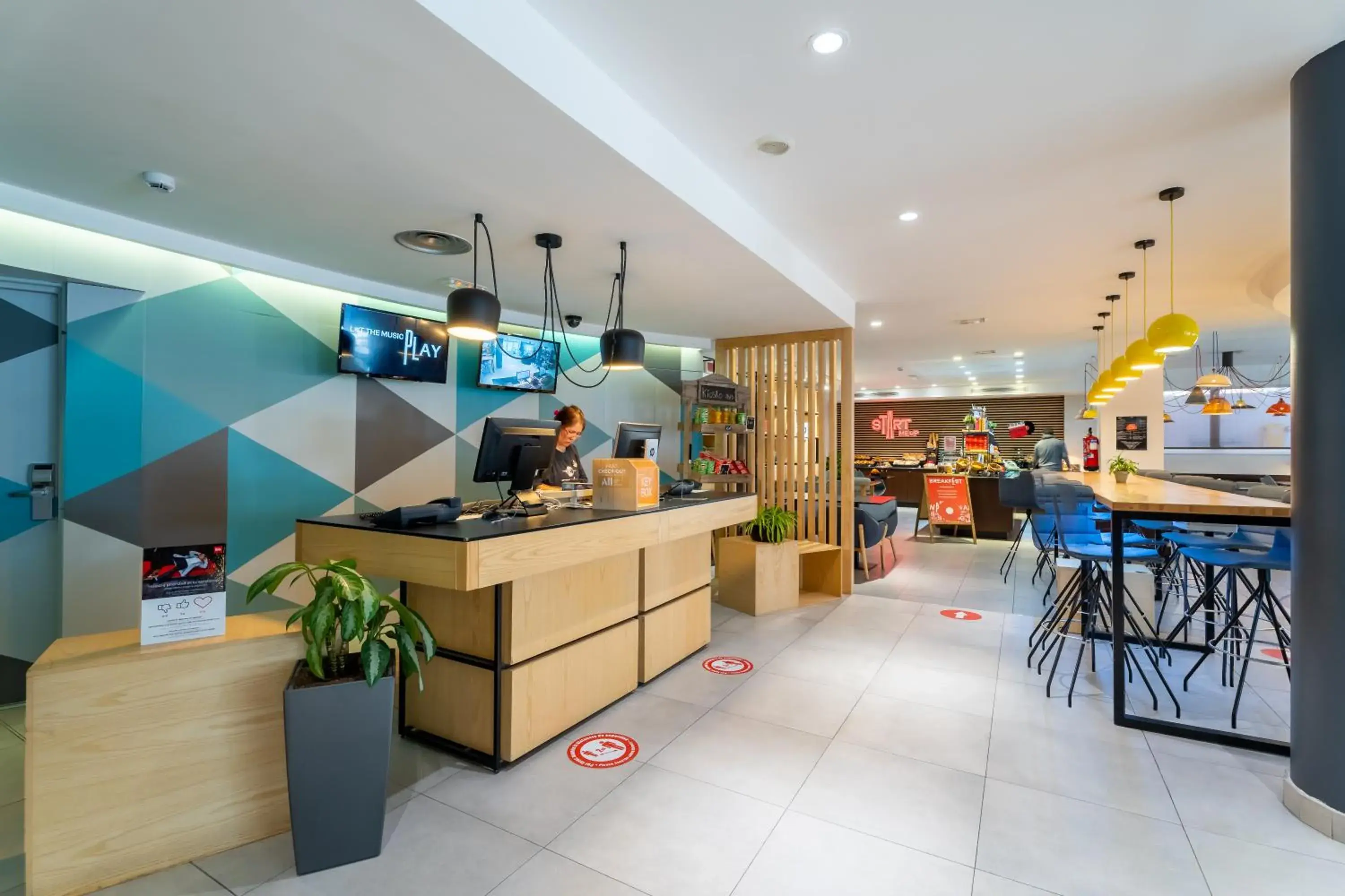 Lobby or reception in Ibis Madrid Calle Alcala