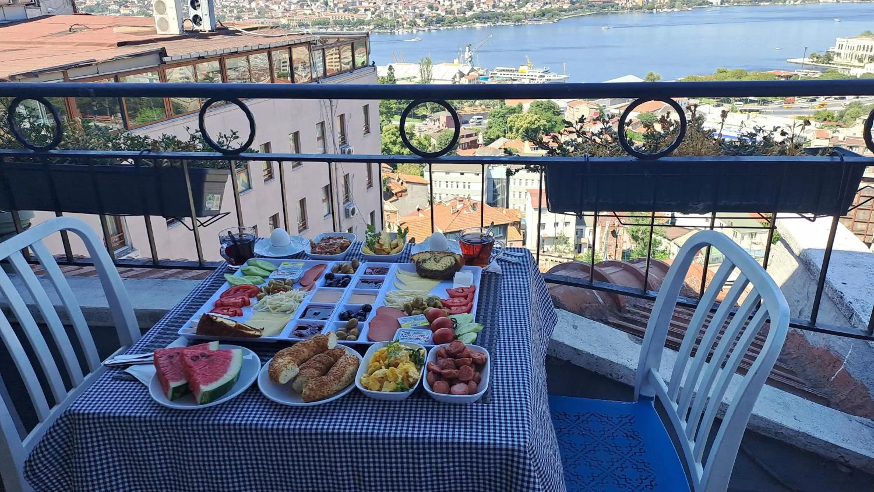 Restaurant/places to eat in Taksim Terrace Hotel