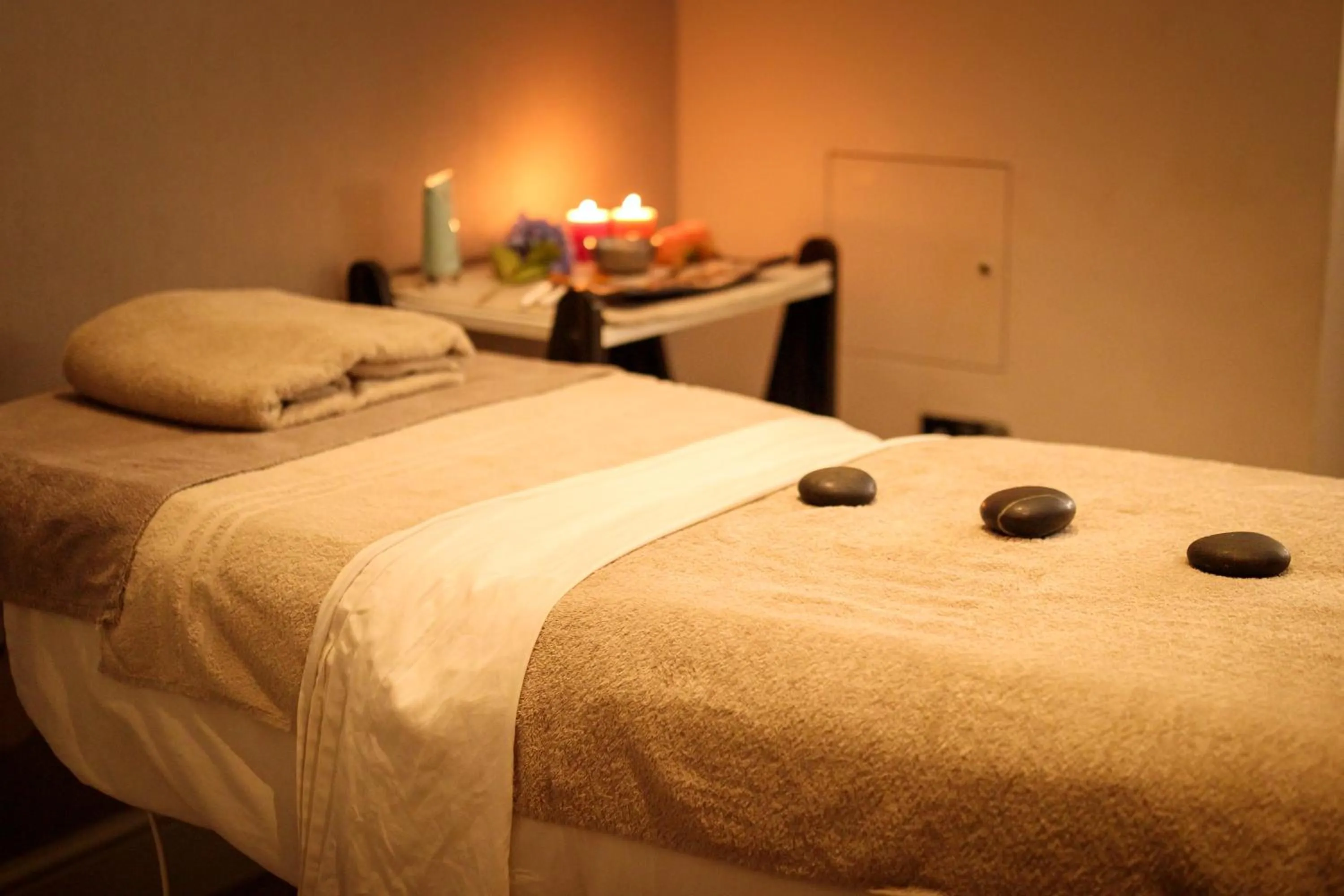 Massage, Bed in Rowhill Grange Hotel & Utopia Spa