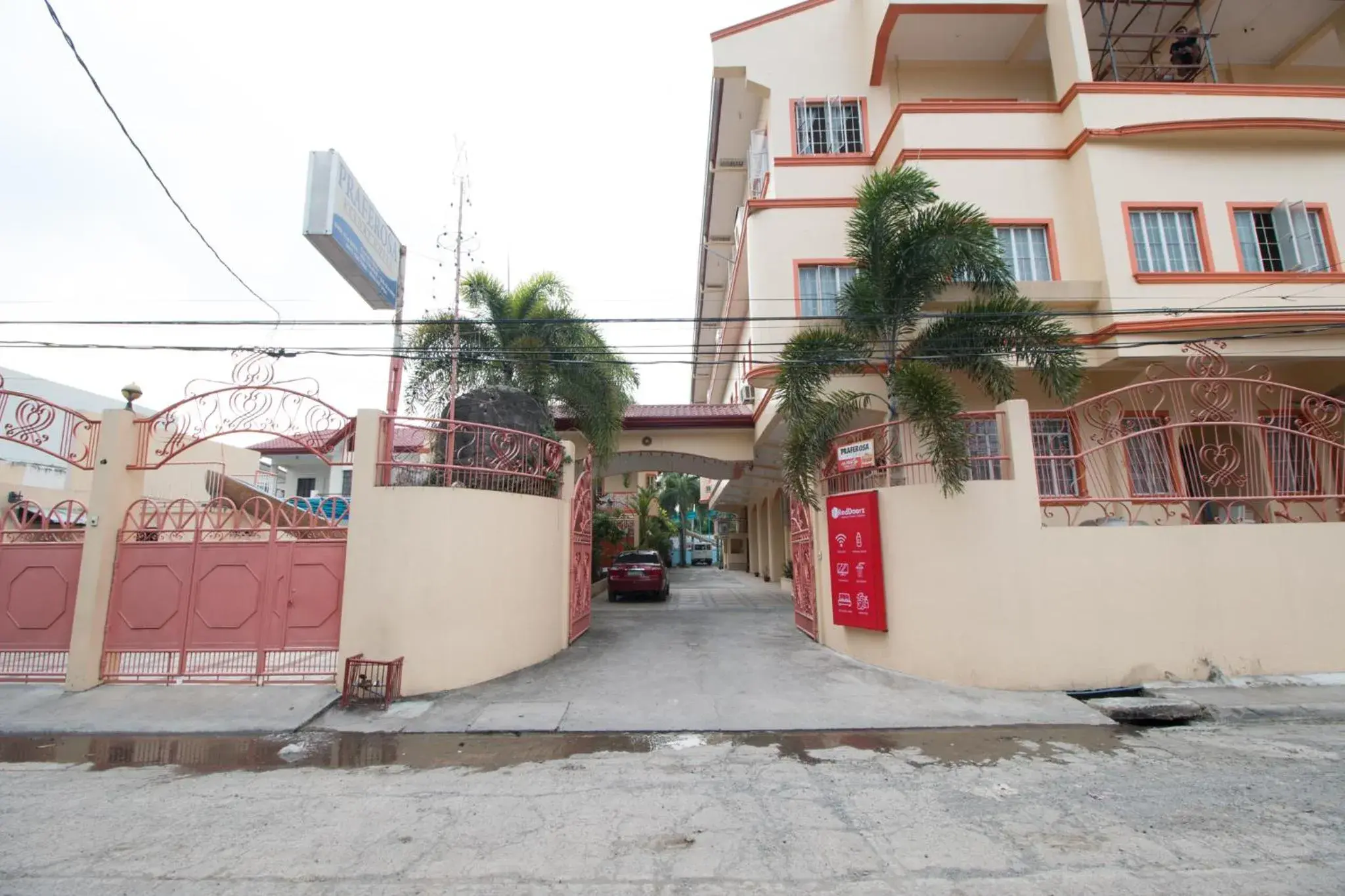 Property Building in RedDoorz Praferosa Resort Hotel Calamba