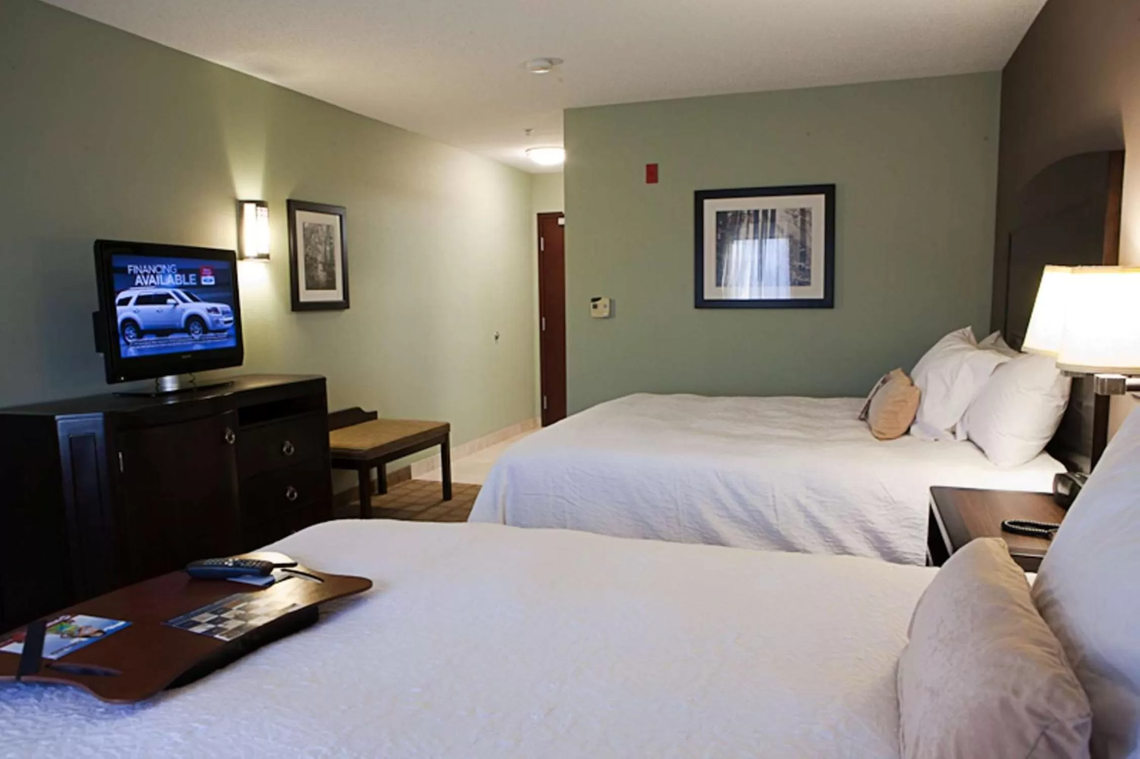 Bed in Hampton Inn & Suites Detroit-Canton