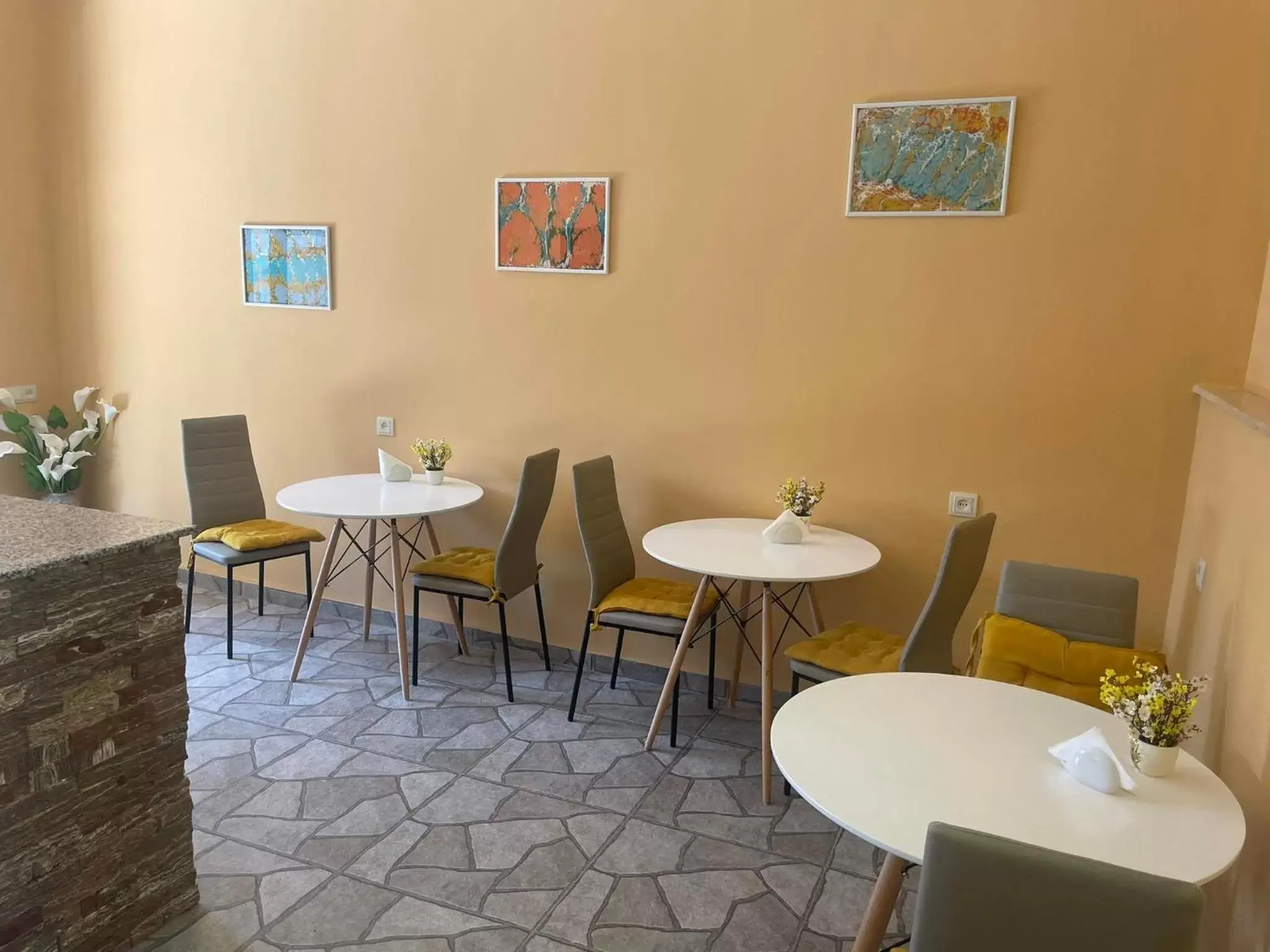 Restaurant/places to eat in Hotel Nabadi Restaurant/places to eat in Hotel Nabadi