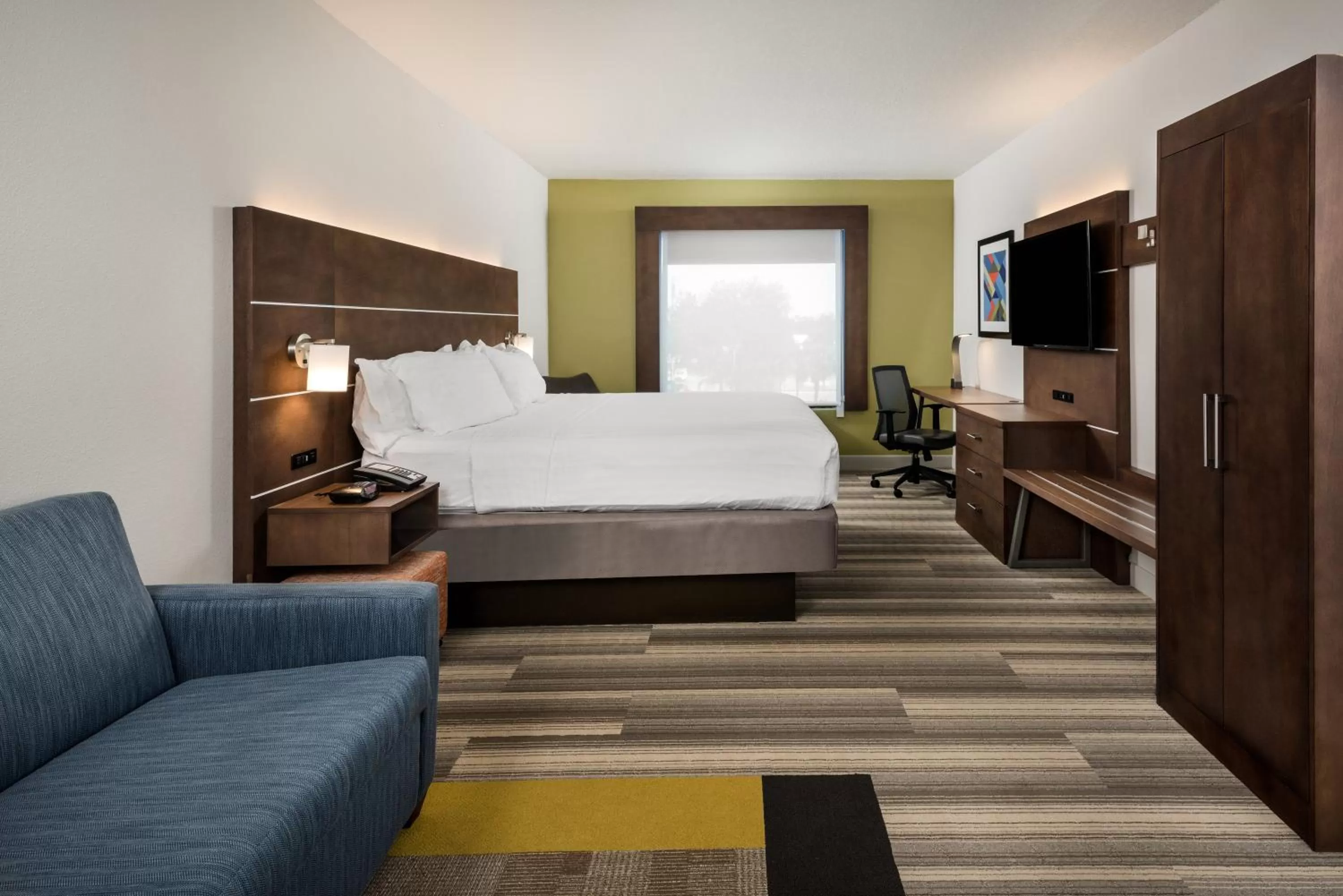 Photo of the whole room, Bed in Holiday Inn Express Hotel & Suites Bartow by IHG