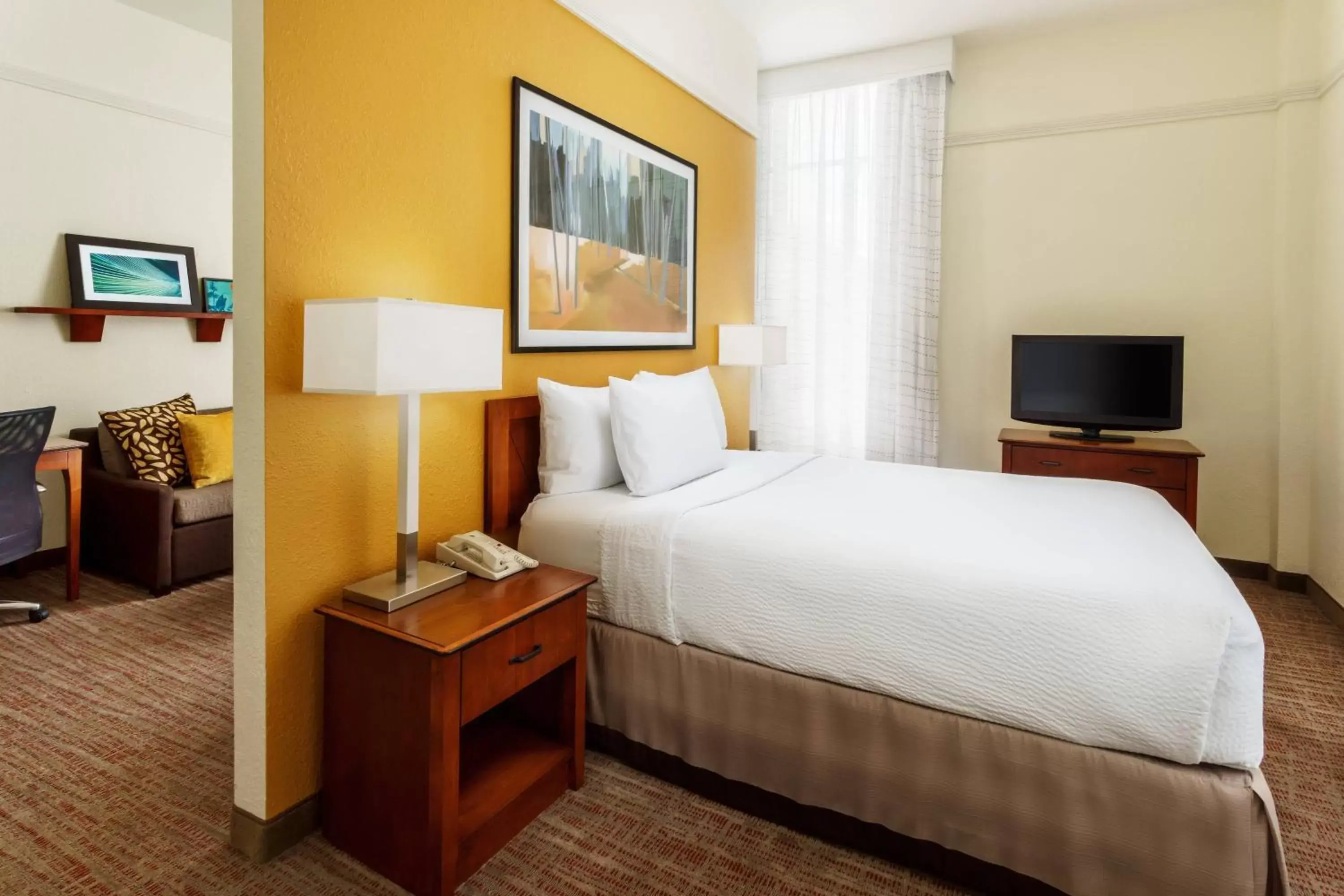 Photo of the whole room, Bed in Residence Inn Houston Downtown/Convention Center