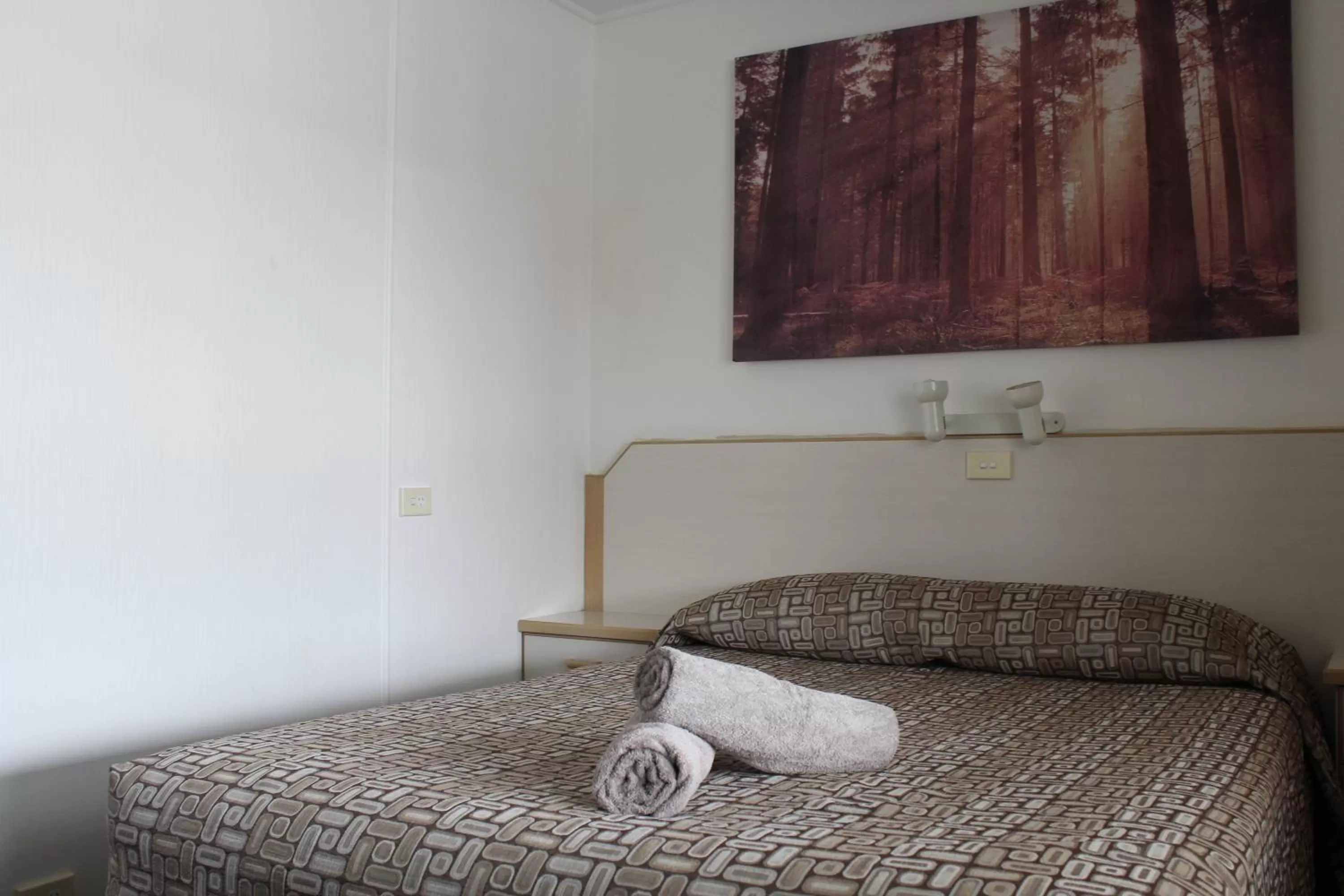 Bedroom in Tally Ho Motor Inn