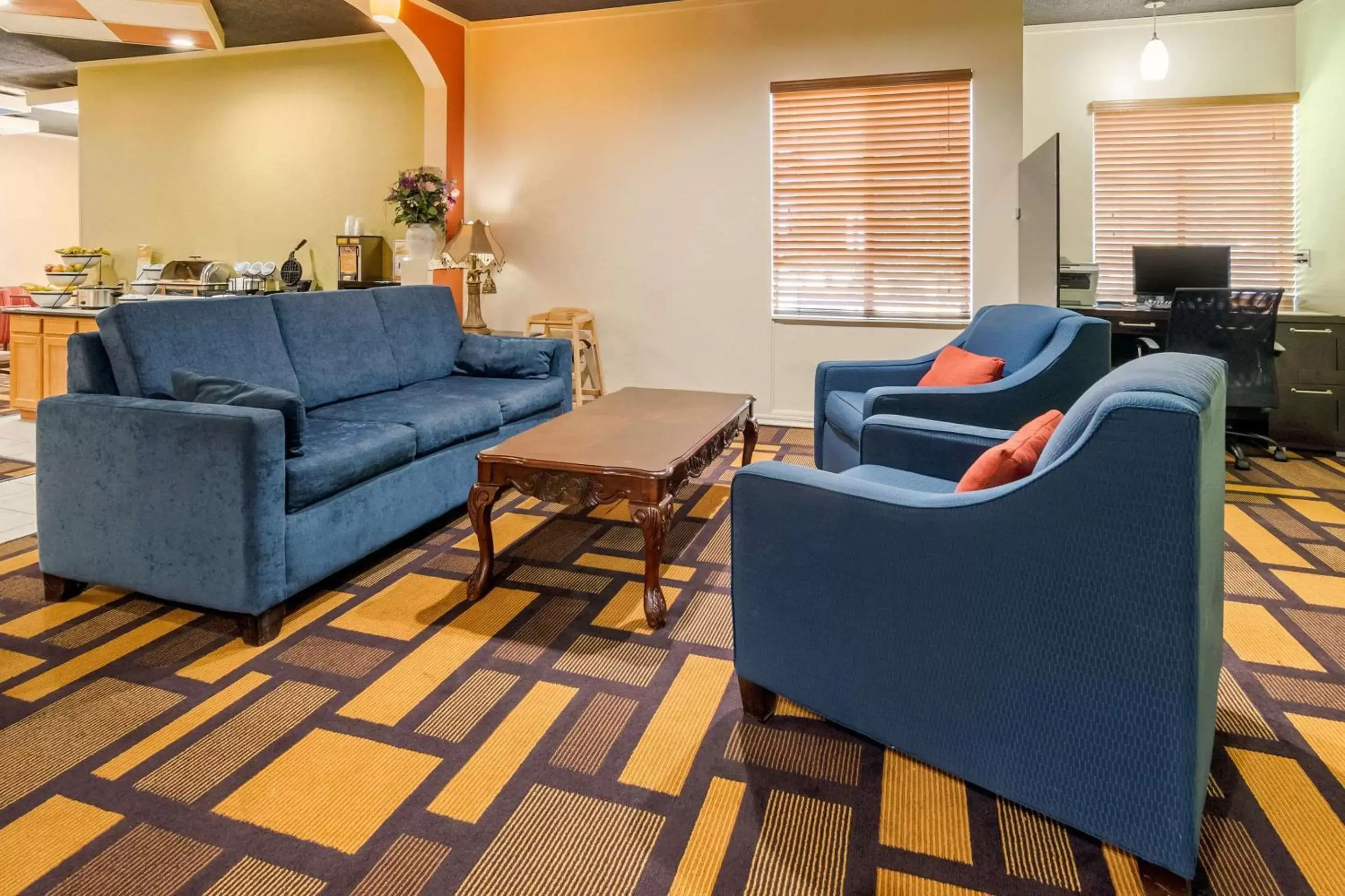 Lobby or reception, Seating Area in Quality Inn & Suites Lenexa Kansas City