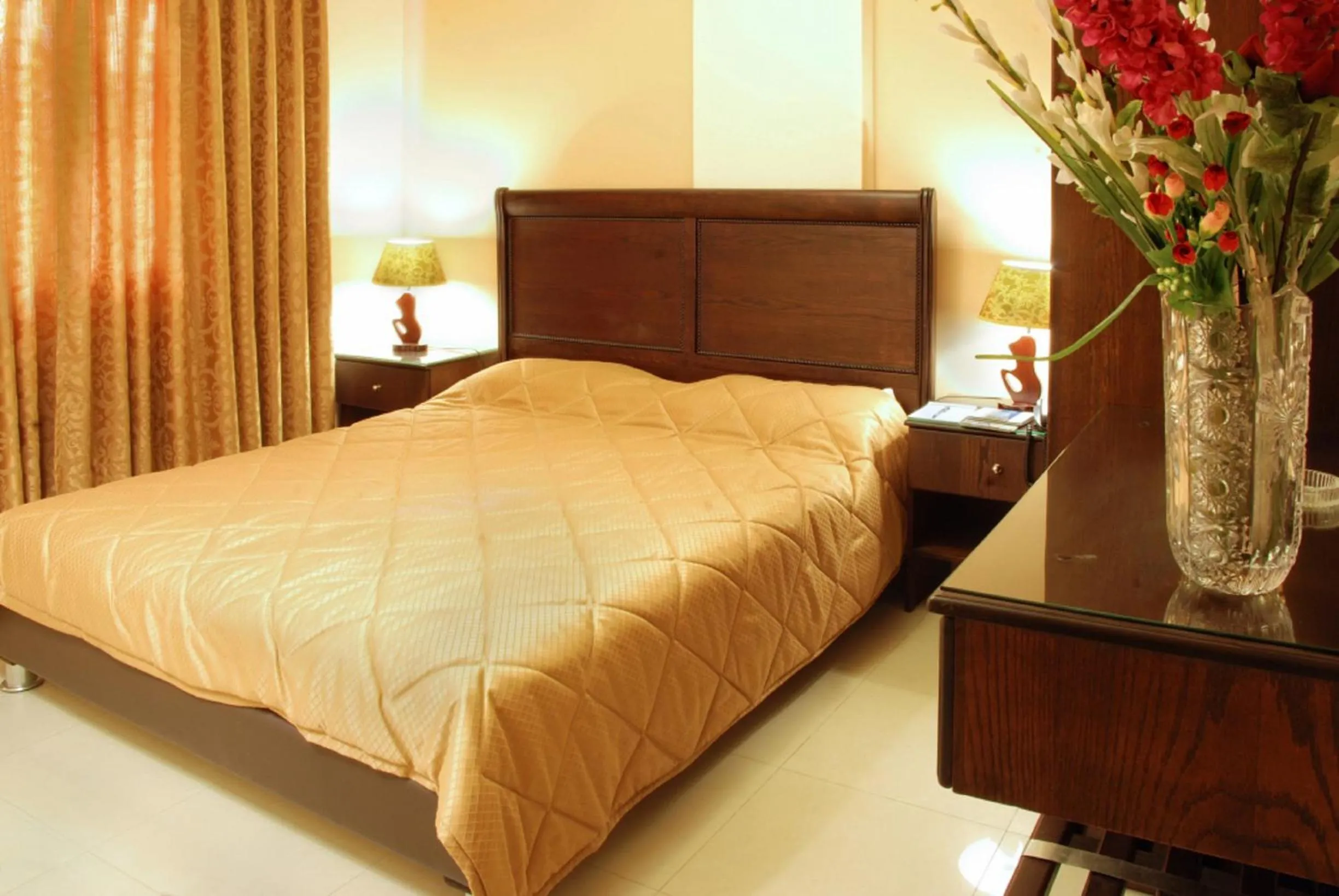 Bed in Jardaneh Hotel