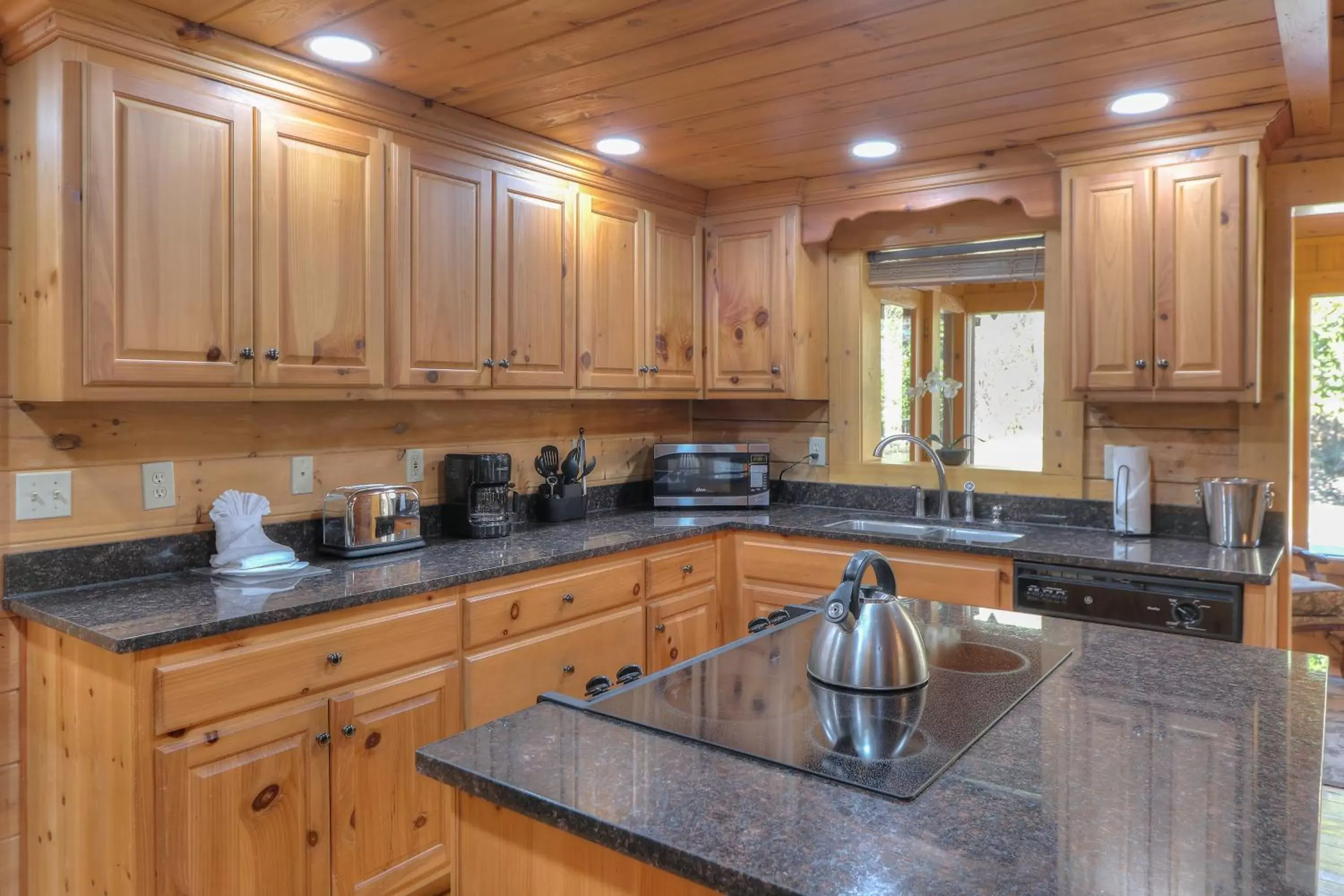 Kitchen/Kitchenette in RiverStone Resort & Spa