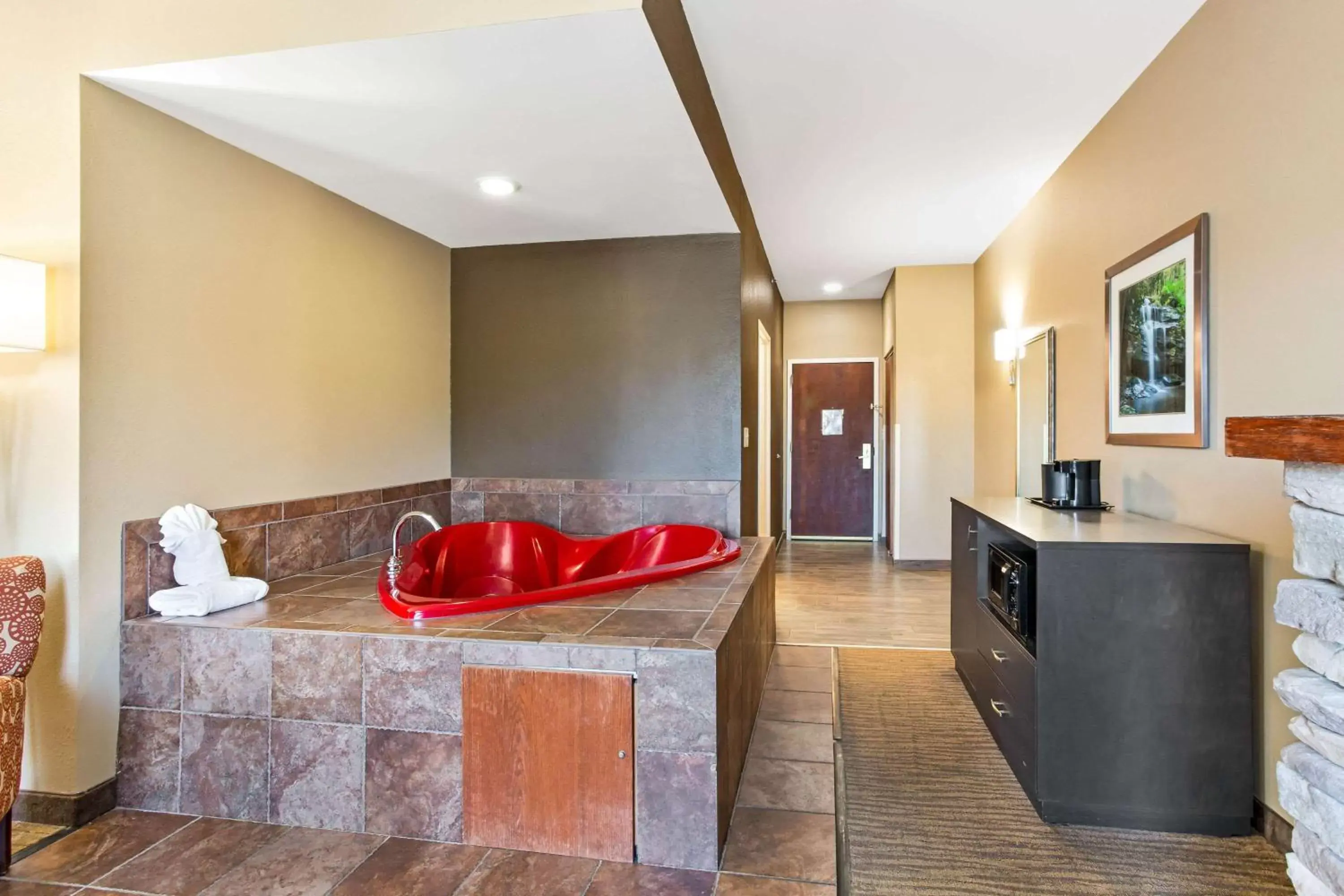 Photo of the whole room, Bathroom in La Quinta by Wyndham Boone