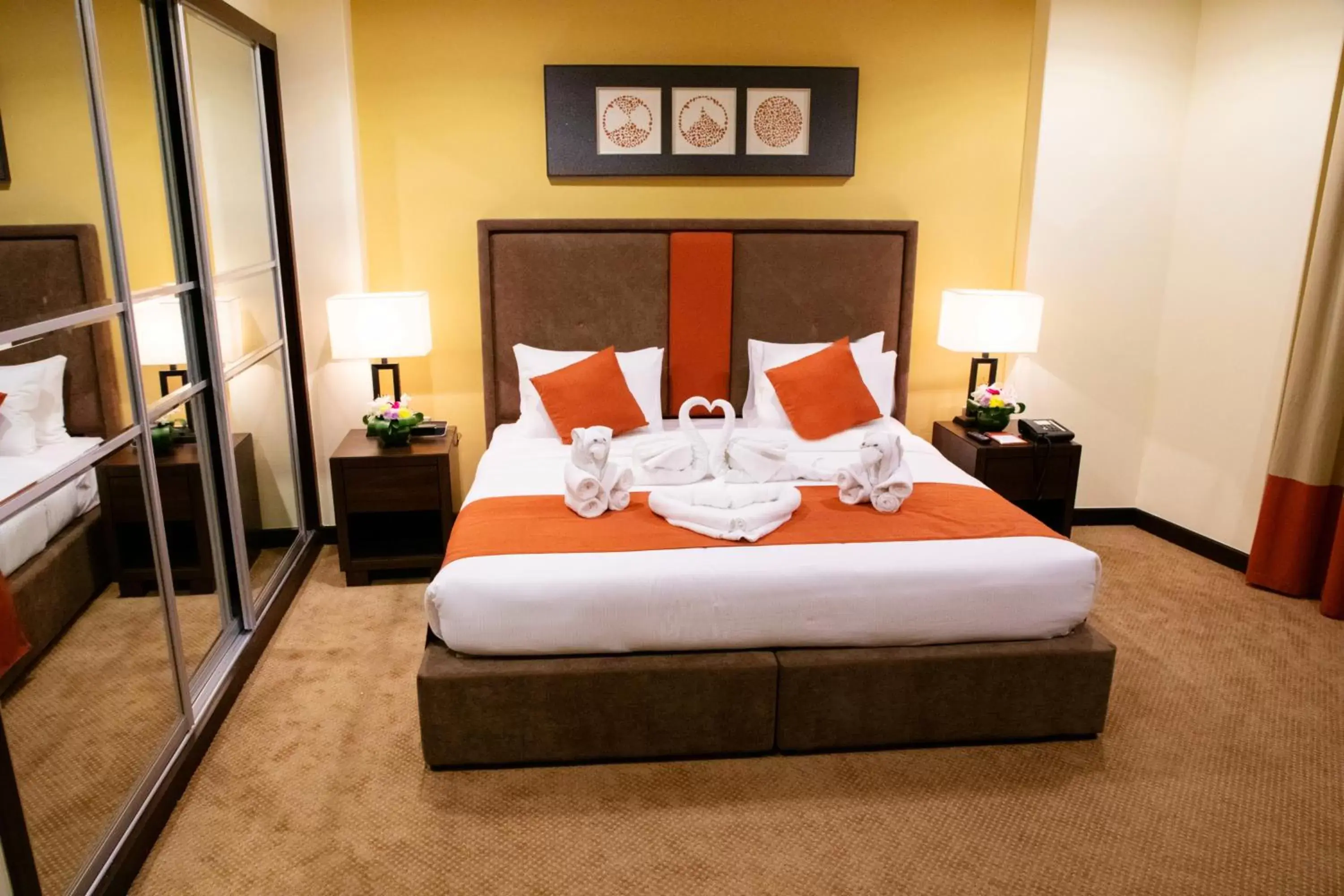 Bedroom, Bed in Orange Suites Hotel