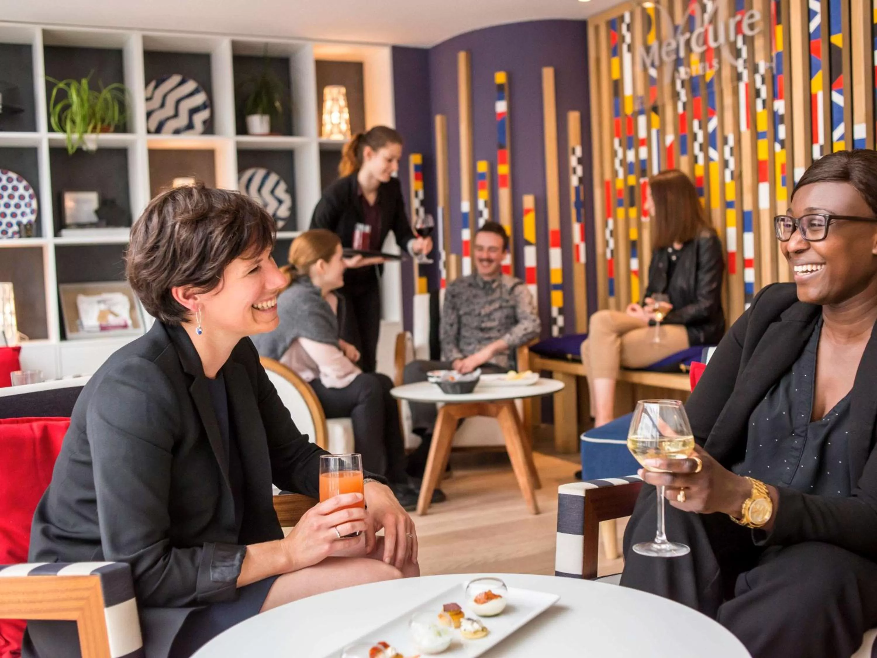 Lounge or bar in Hotel Mercure Brest Centre Les Voyageurs