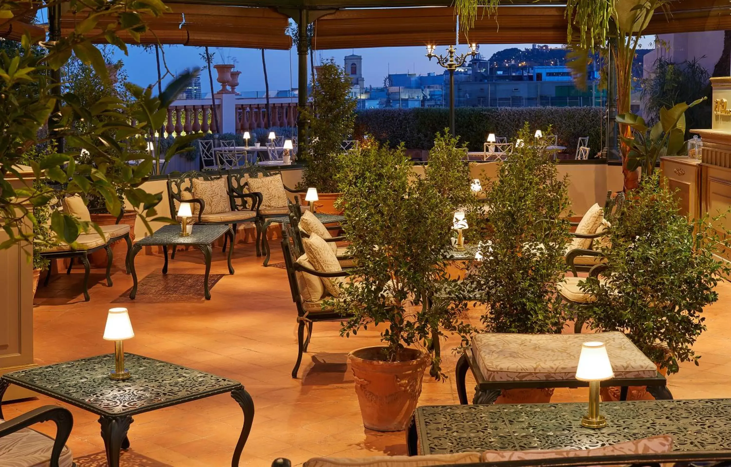 Property building, Restaurant/Places to Eat in Hotel El Palace Barcelona