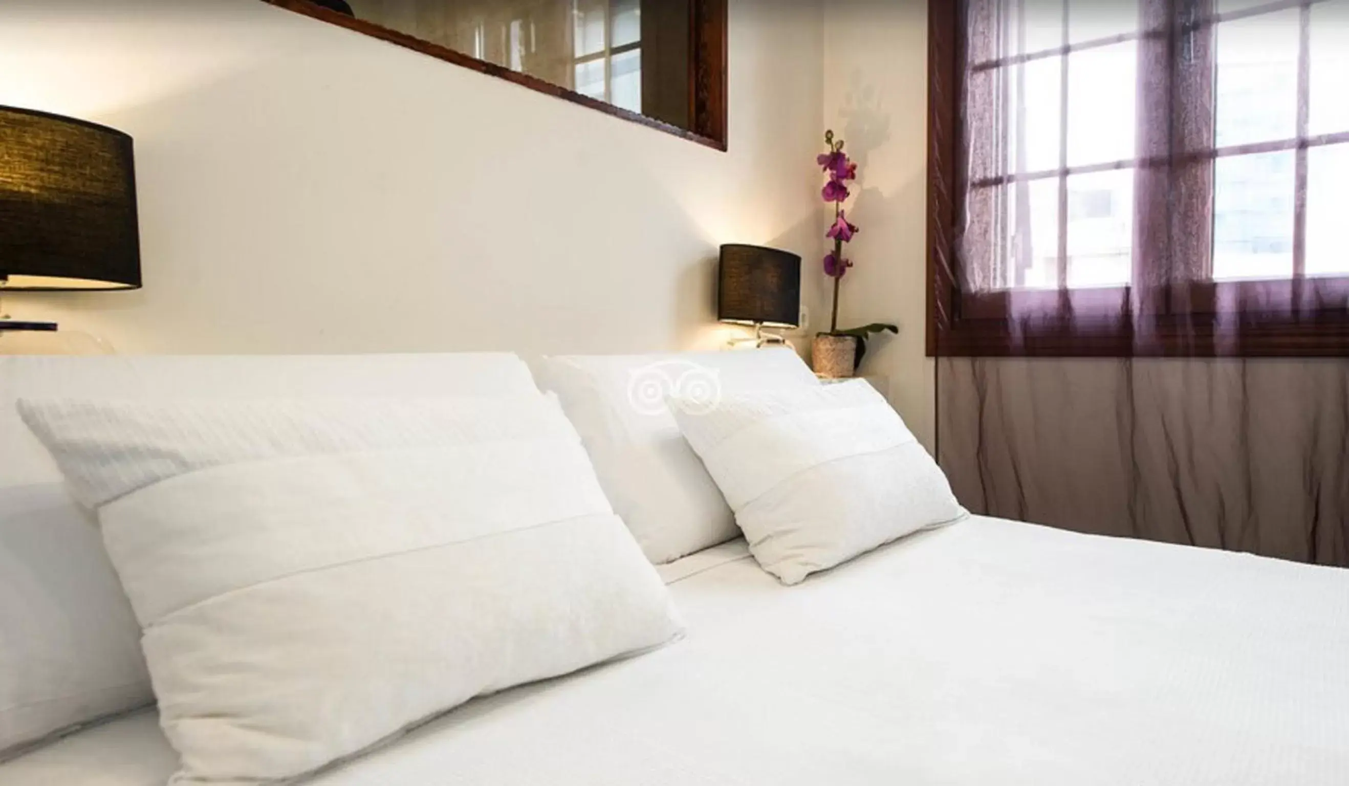 Bedroom, Bed in Hotel Itxas Gain Getaria
