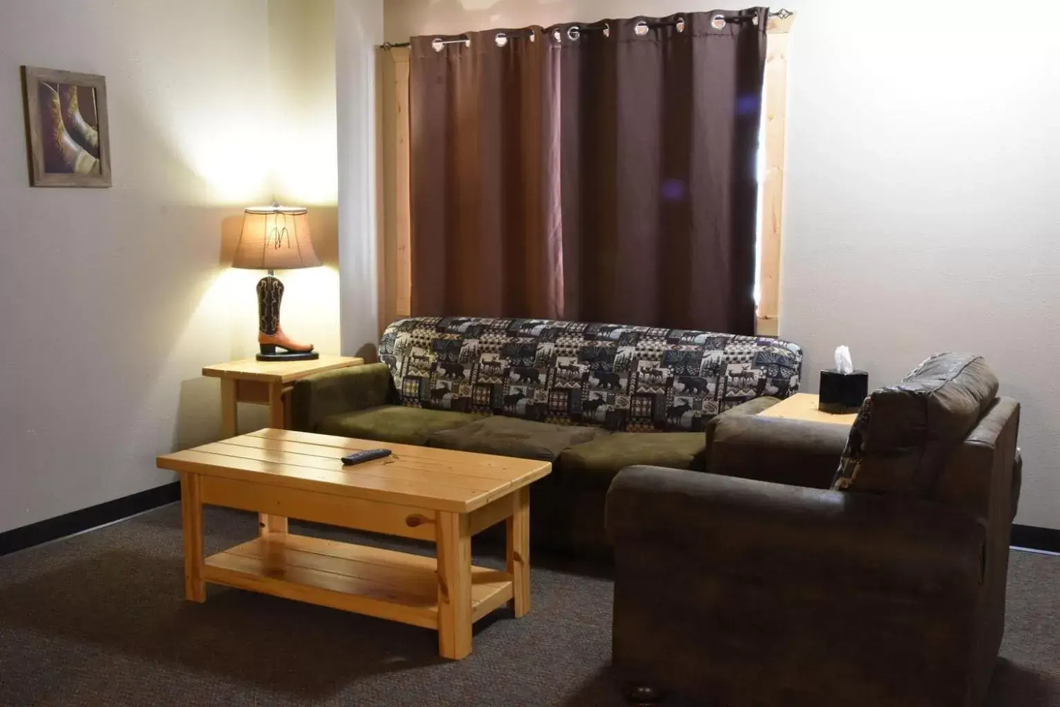 Bedroom, Seating Area in Woodside Dells Hotel & Suites