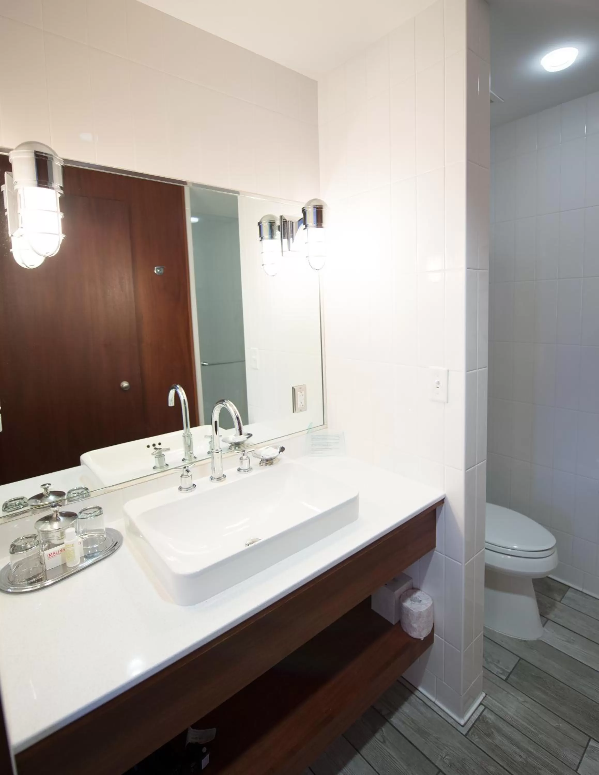 Shower in The Boathouse