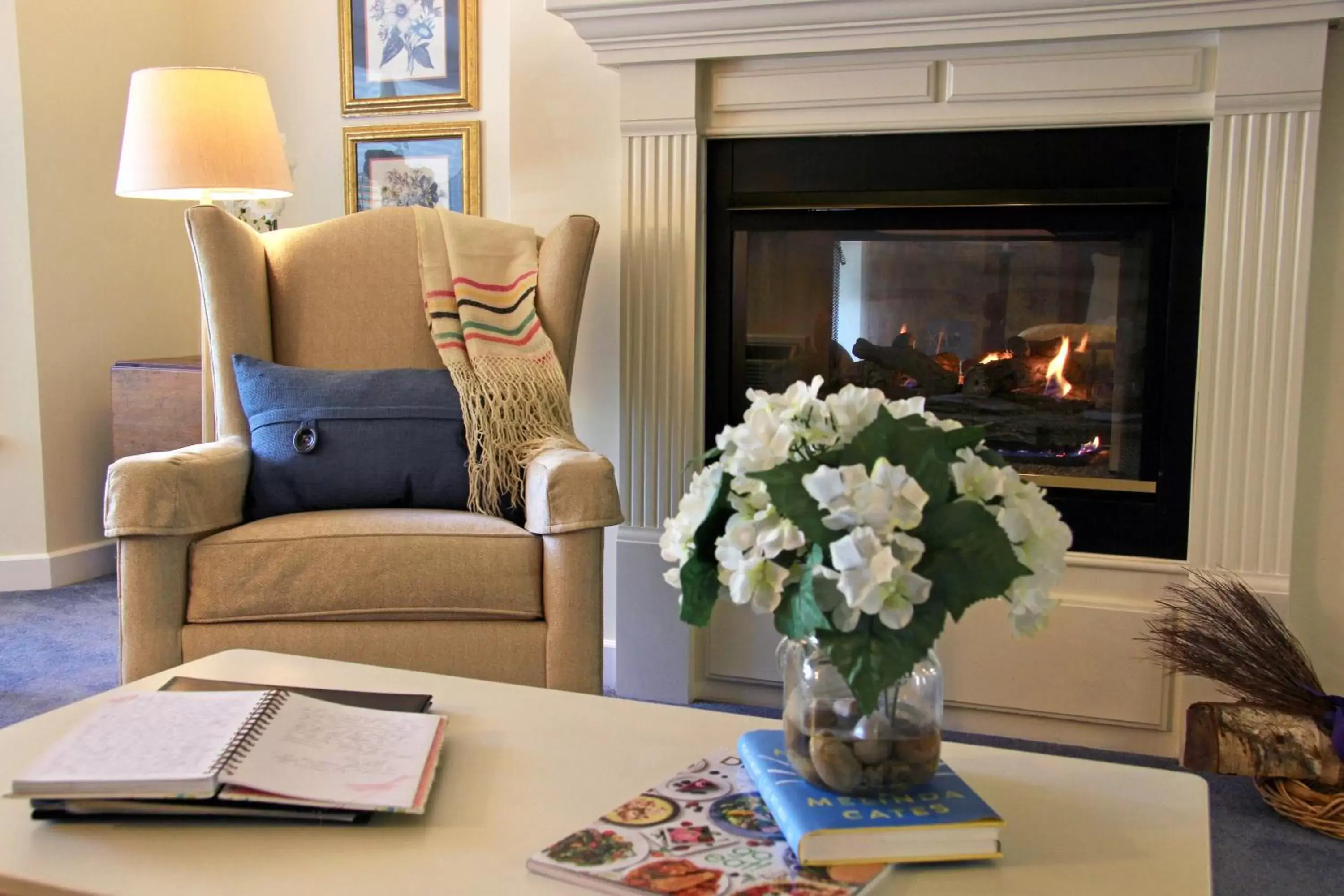 Living room, Seating Area in Eagle Harbor Inn