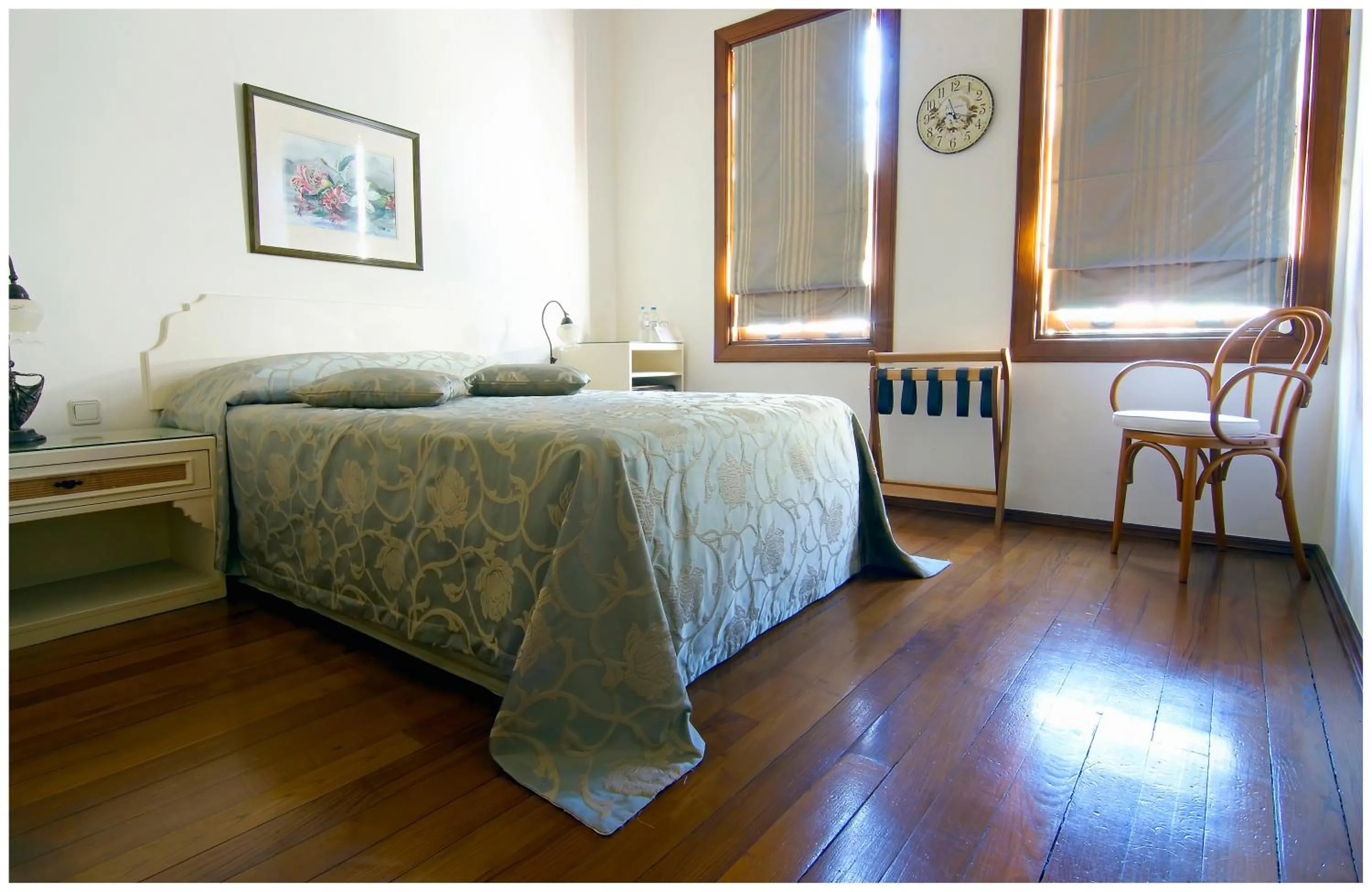 Bedroom, Bed in Minyon Hotel