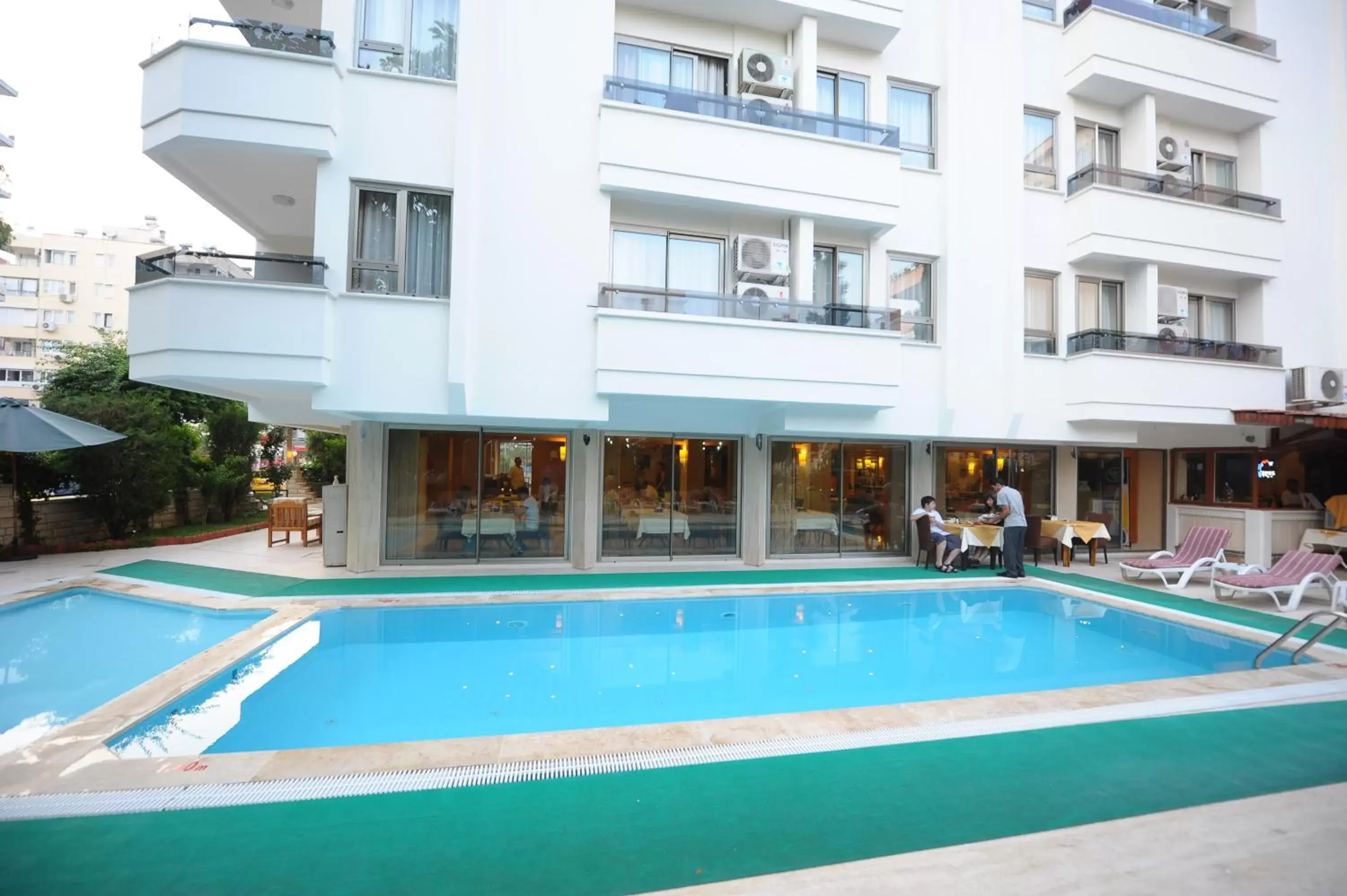 Facade/entrance, Swimming Pool in Suite Laguna Otel