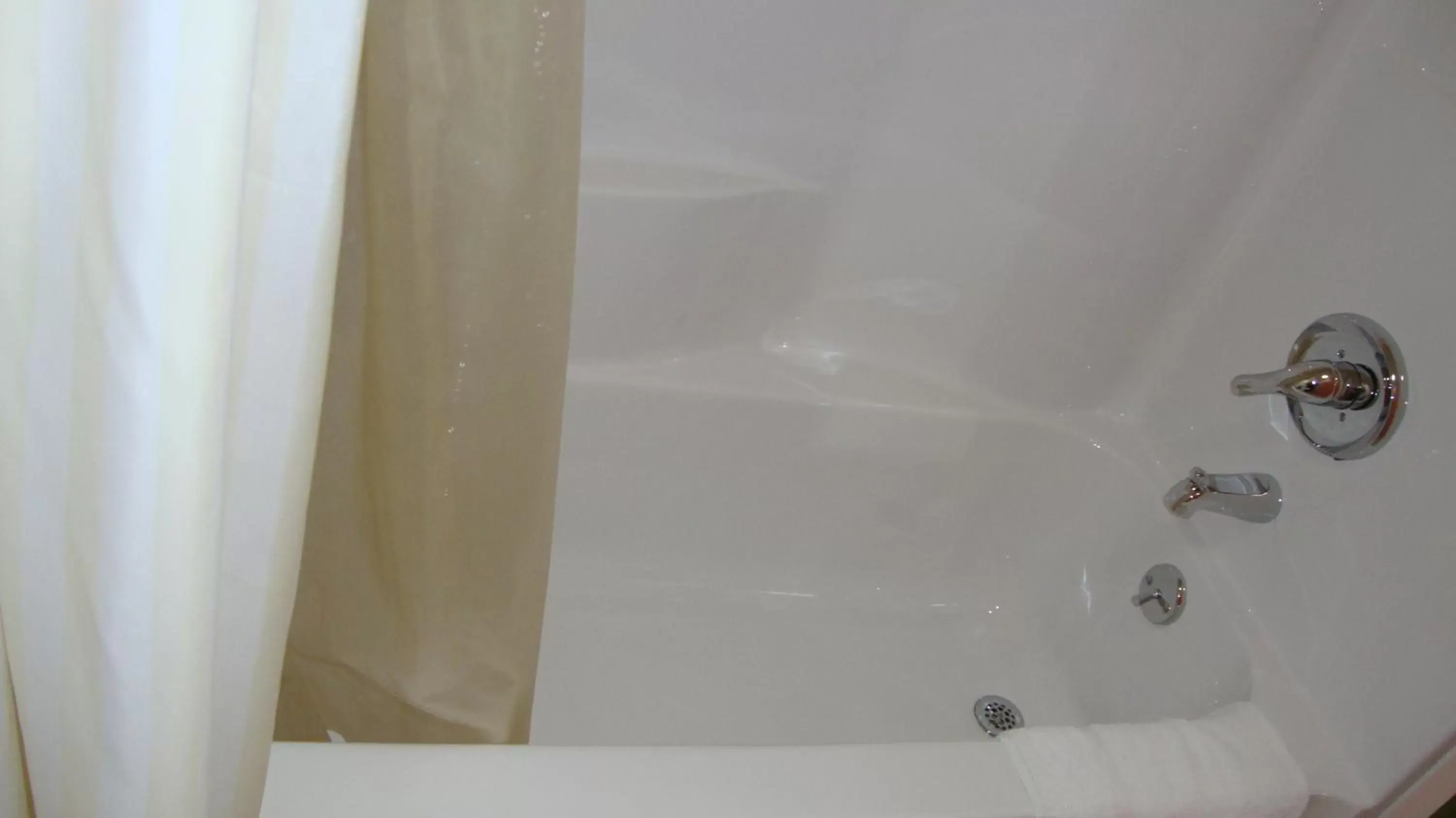 Shower, Bathroom in Pinconning Trail Inn Motel