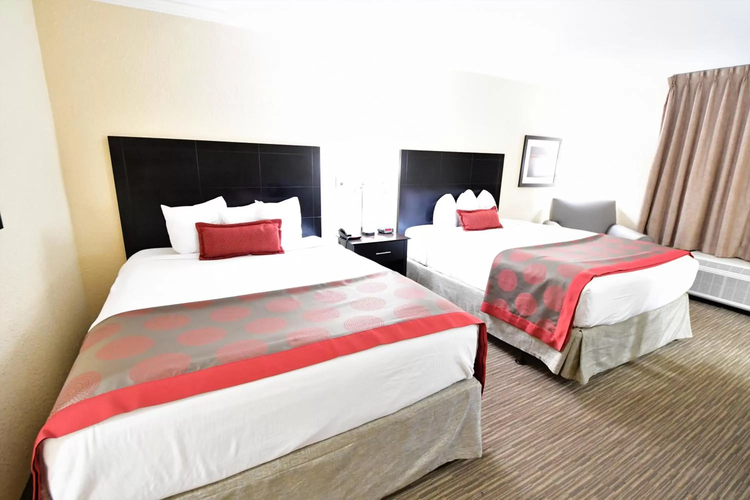 Bedroom, Bed in Ramada by Wyndham Jacksonville Hotel & Conference Center