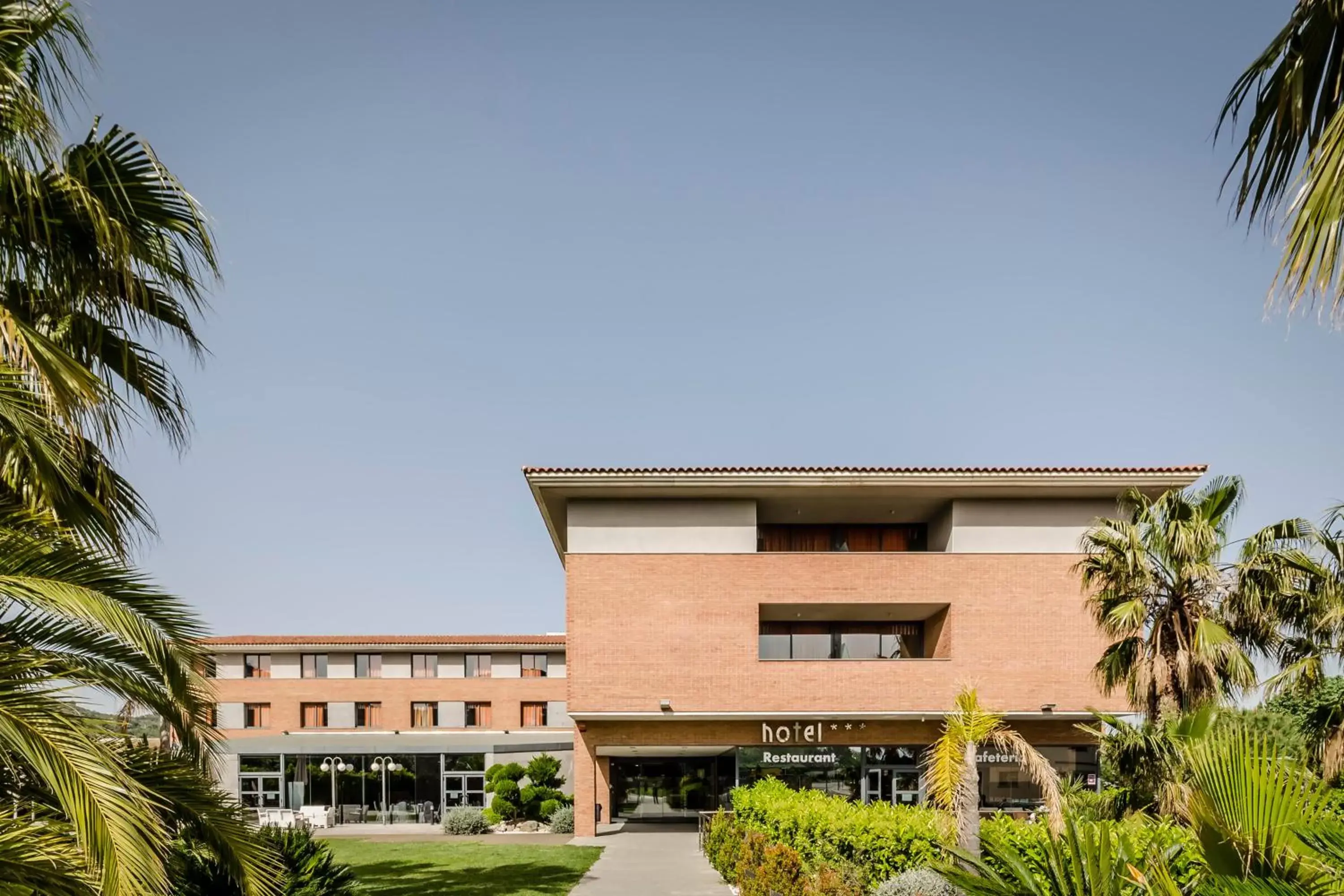 Property building in Crisol La Selva Property building in Crisol La Selva