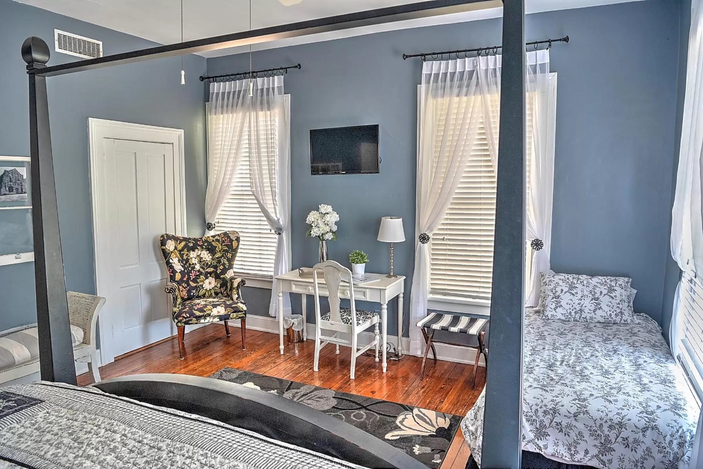 Bed in Open Gates Bed & Breakfast