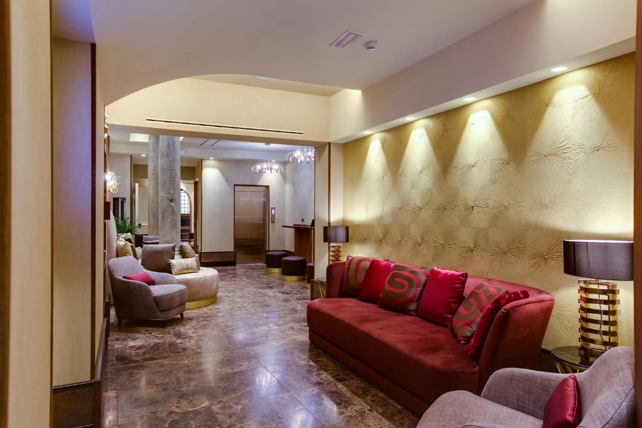 Communal lounge/ TV room in Solo Experience Hotel