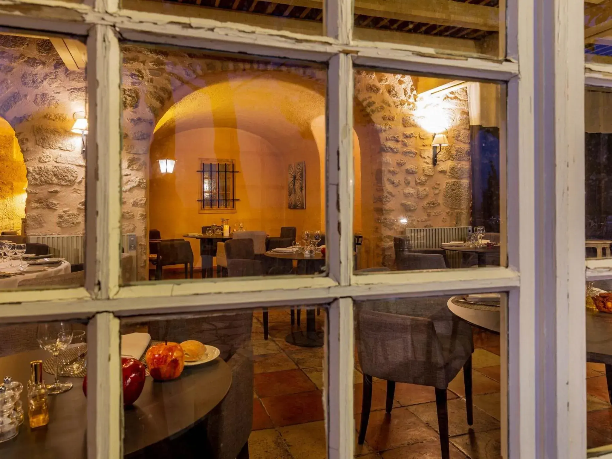 Restaurant/Places to Eat in Abbaye de Sainte Croix