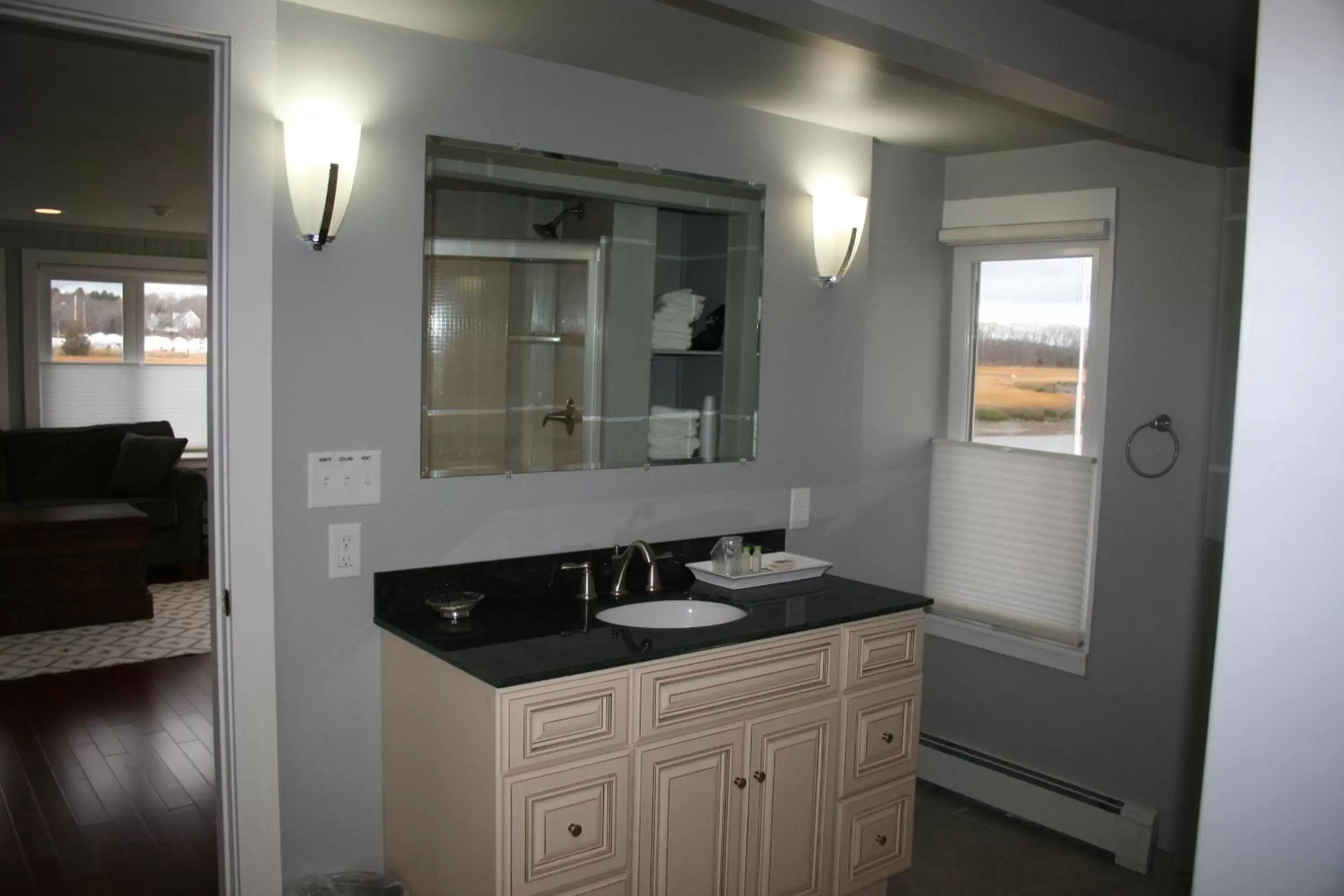 Bathroom in Shea's Riverside Inn & Motel